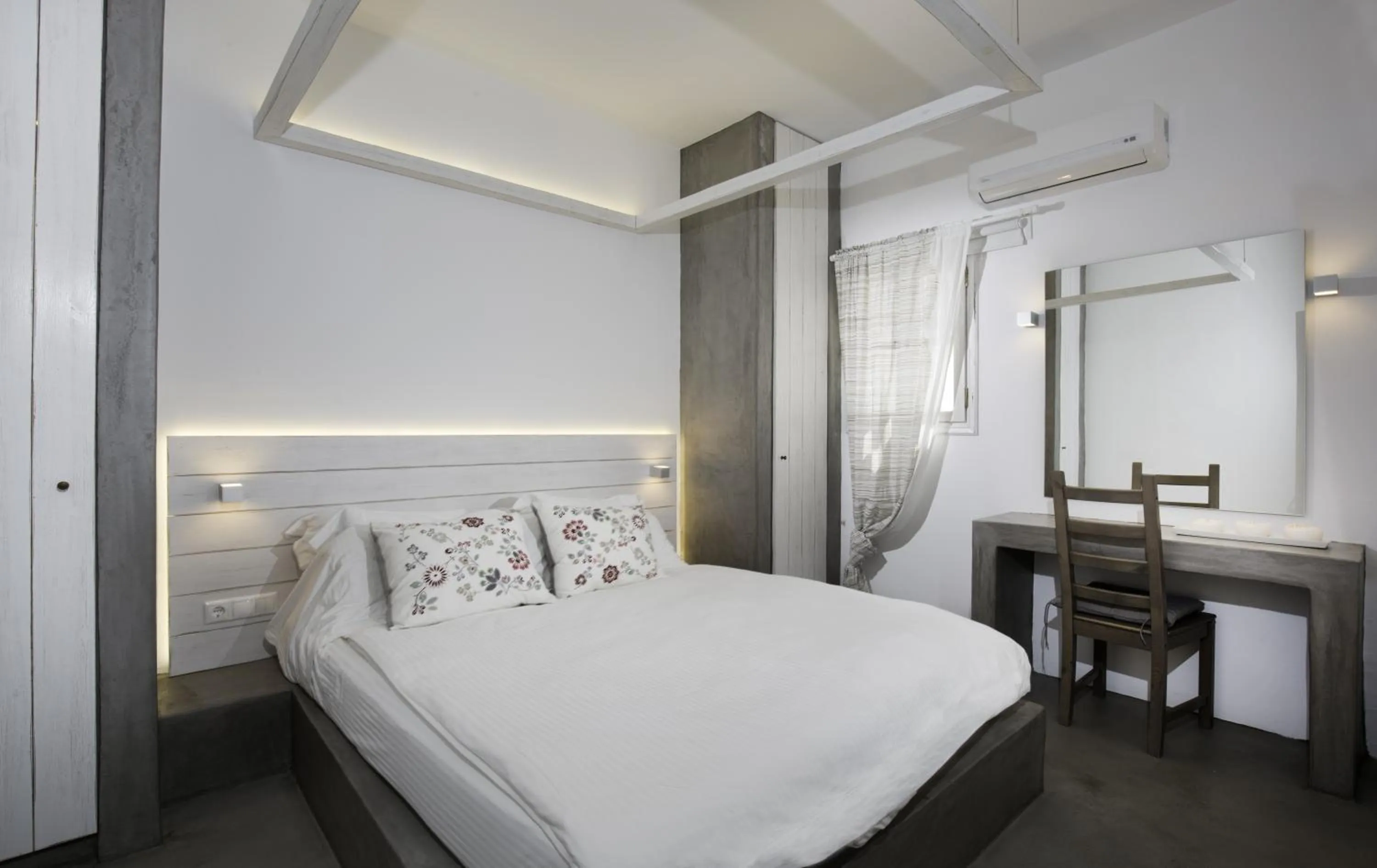 Bedroom, Bed in Lindian Pearl