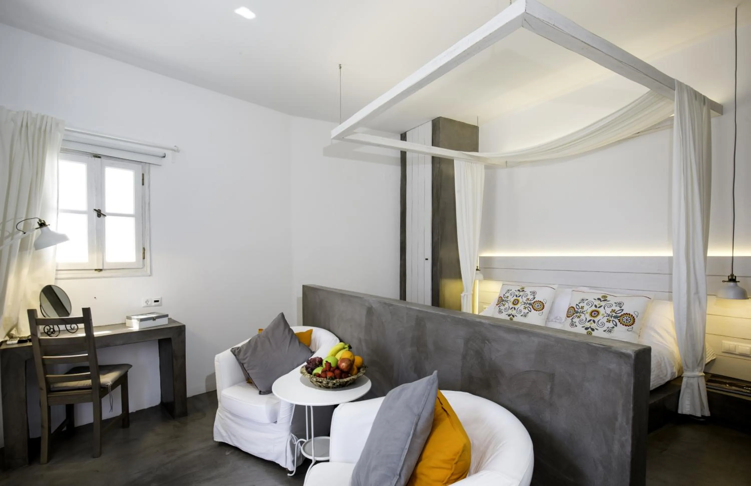 Bedroom, Bed in Lindian Pearl