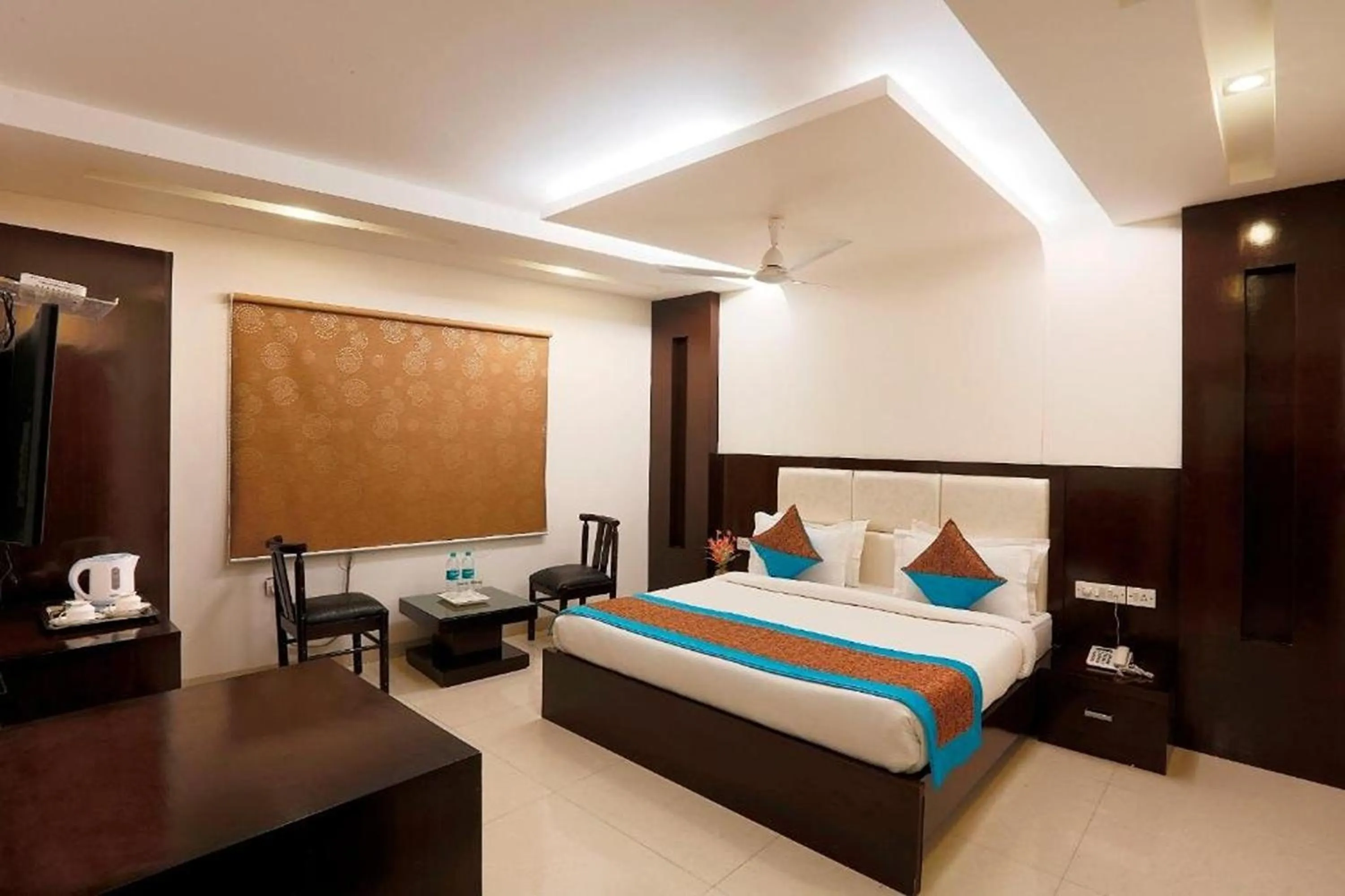 Bedroom, Bed in Arch Anand Lok Inn Mahipalpur, IGI Delhi Airport