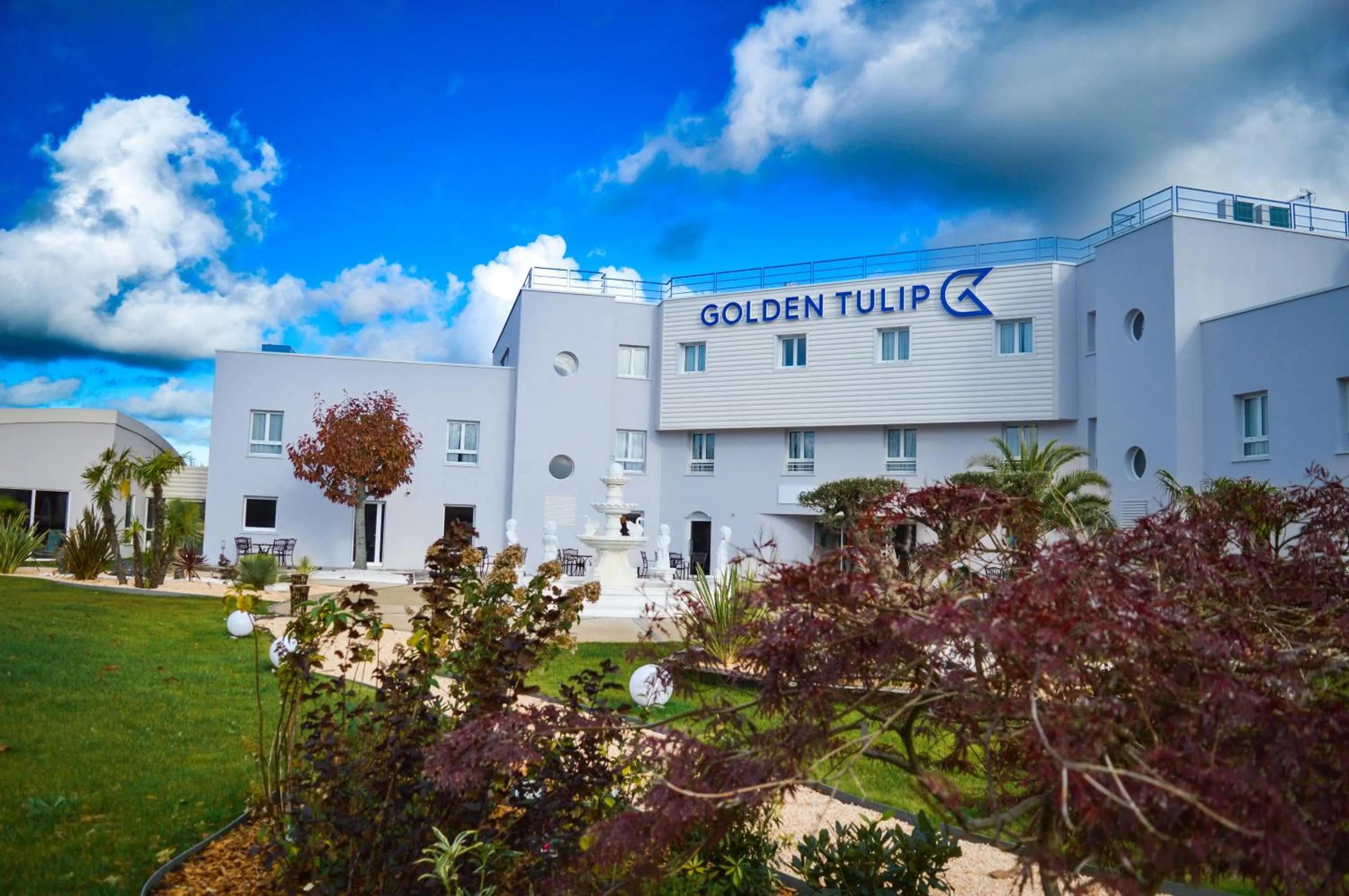 Property building in Golden Tulip Dieppe Hôtel & Spa