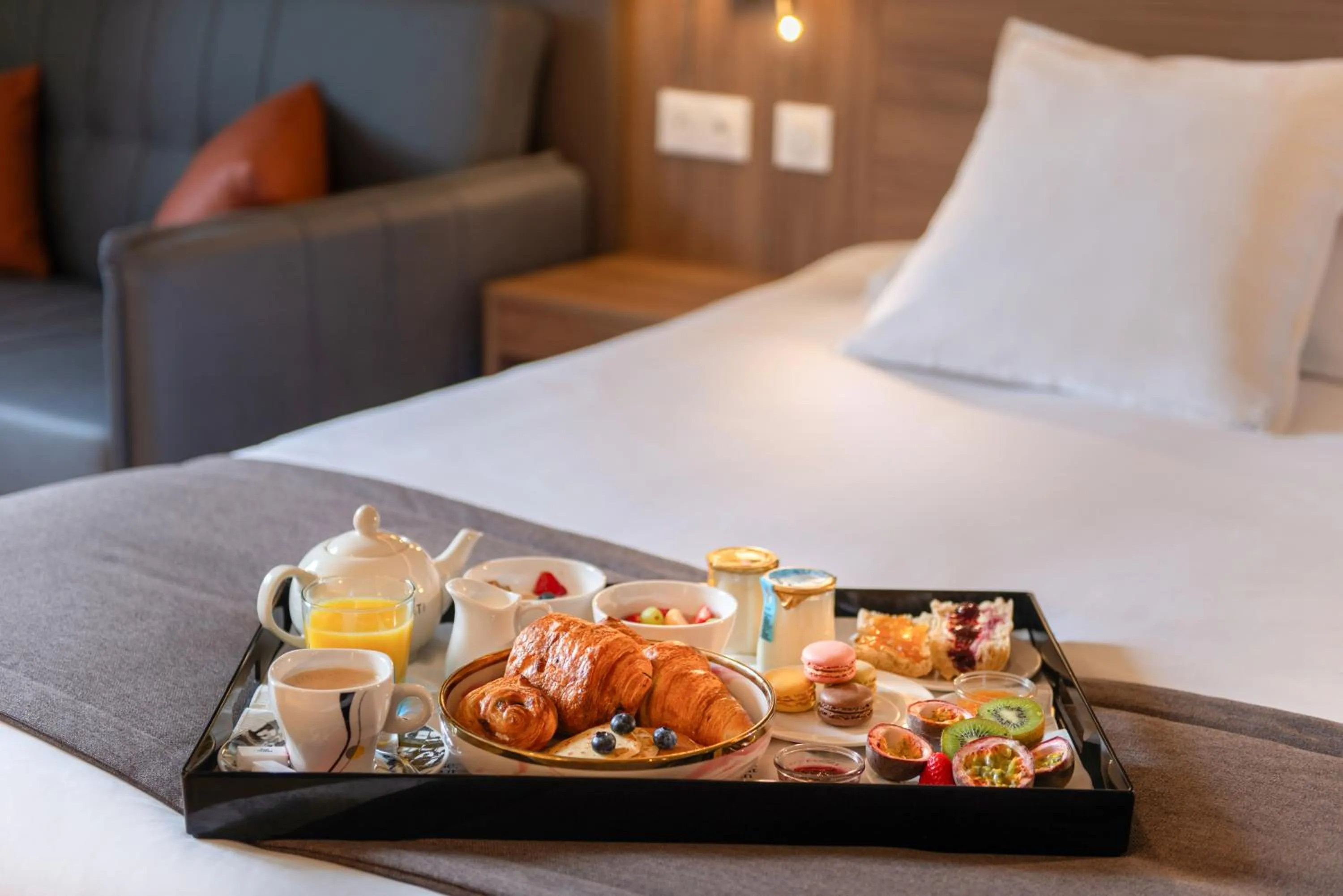 Food close-up, Bed in Golden Tulip Dieppe Hôtel & Spa