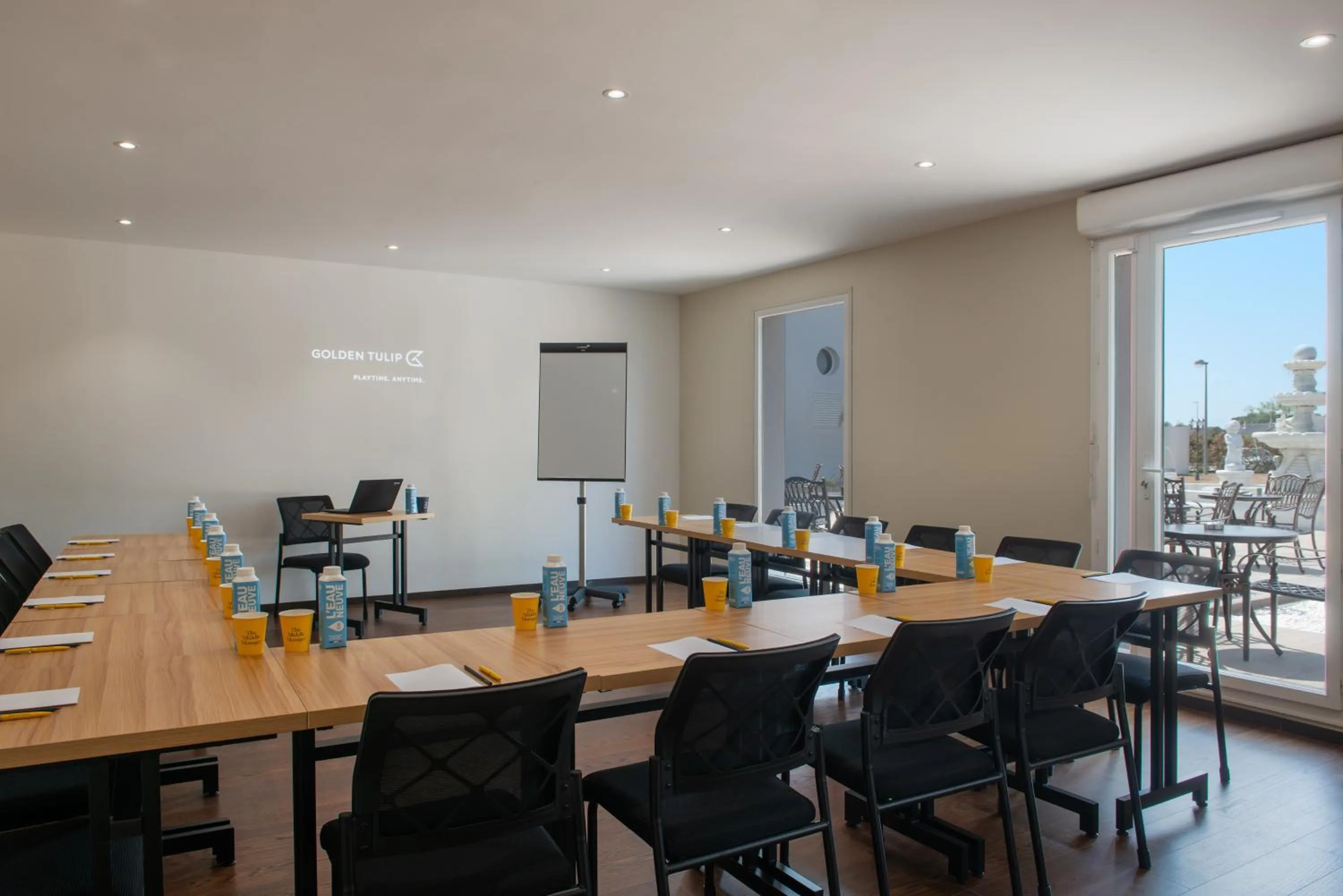 Seating area in Golden Tulip Dieppe Hôtel & Spa