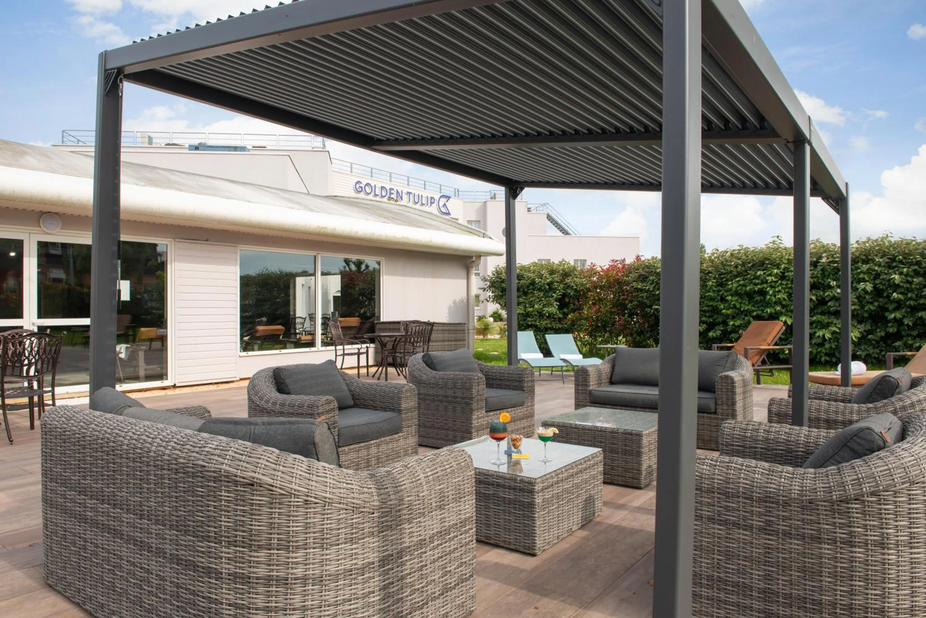 Patio in Golden Tulip Dieppe Hôtel & Spa