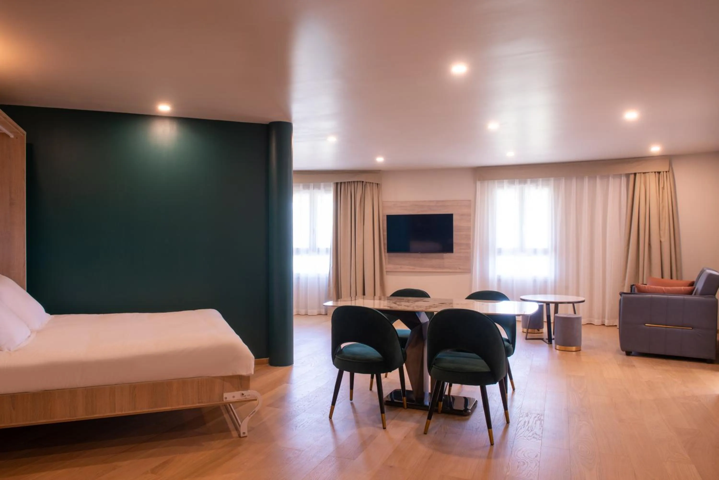 Bed in Golden Tulip Dieppe Hôtel & Spa