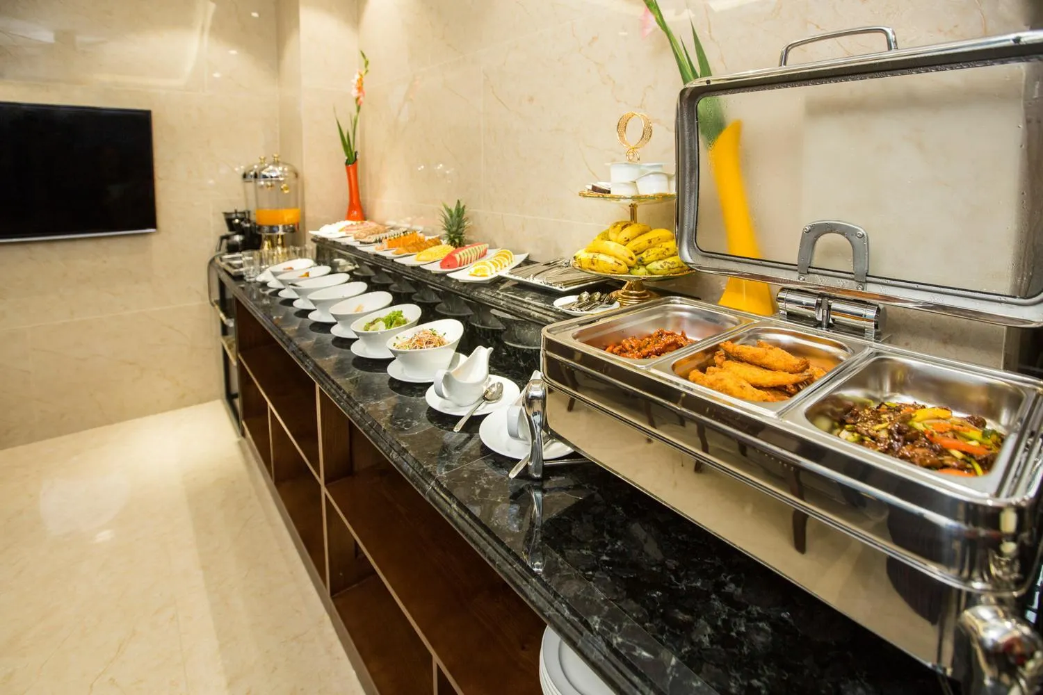 Restaurant/places to eat in Blubiz Hotel Mỹ Đình (Blubiz Hotel 2)