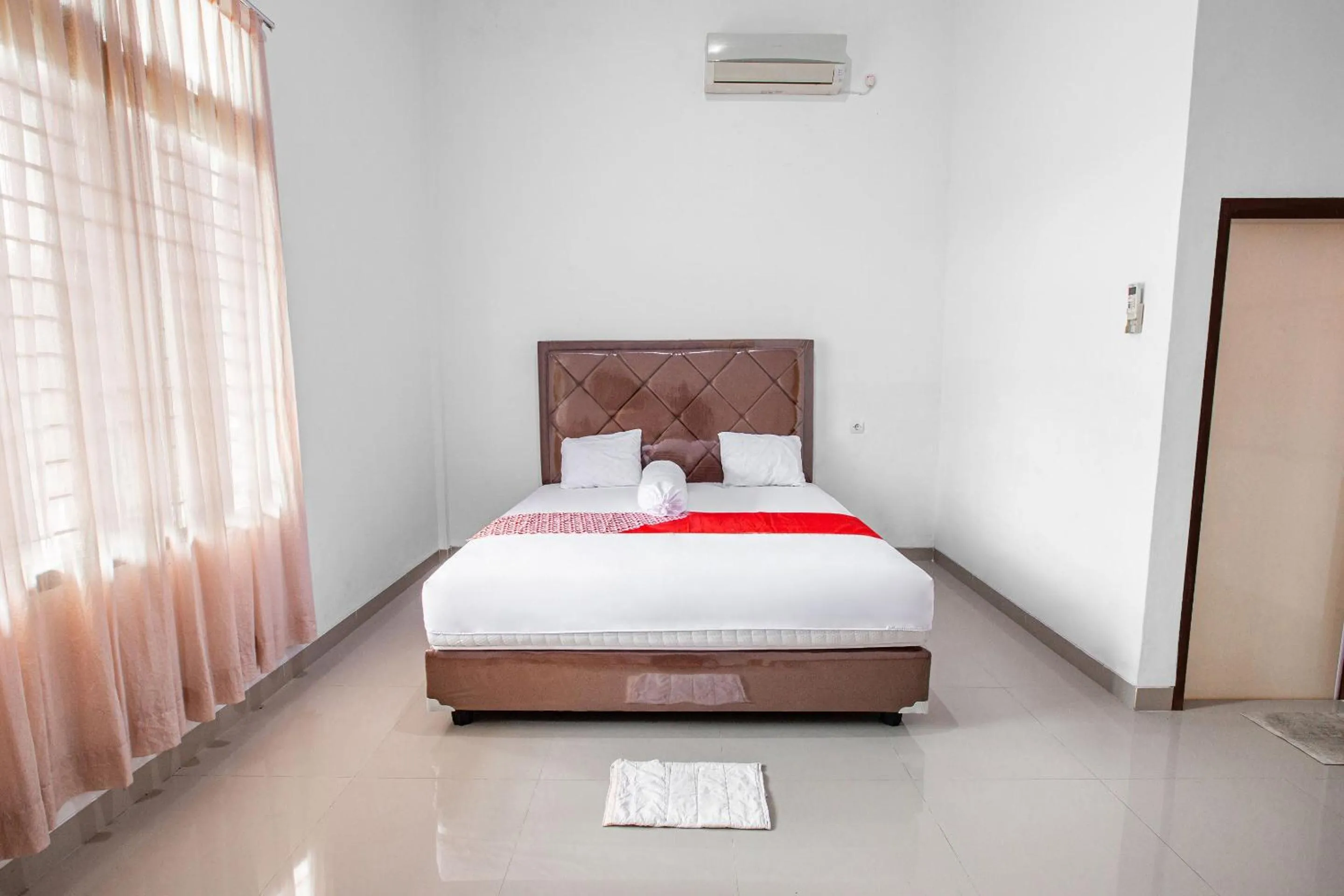 Bedroom, Bed in Hotel O Homestay Romauli Kampung Radja