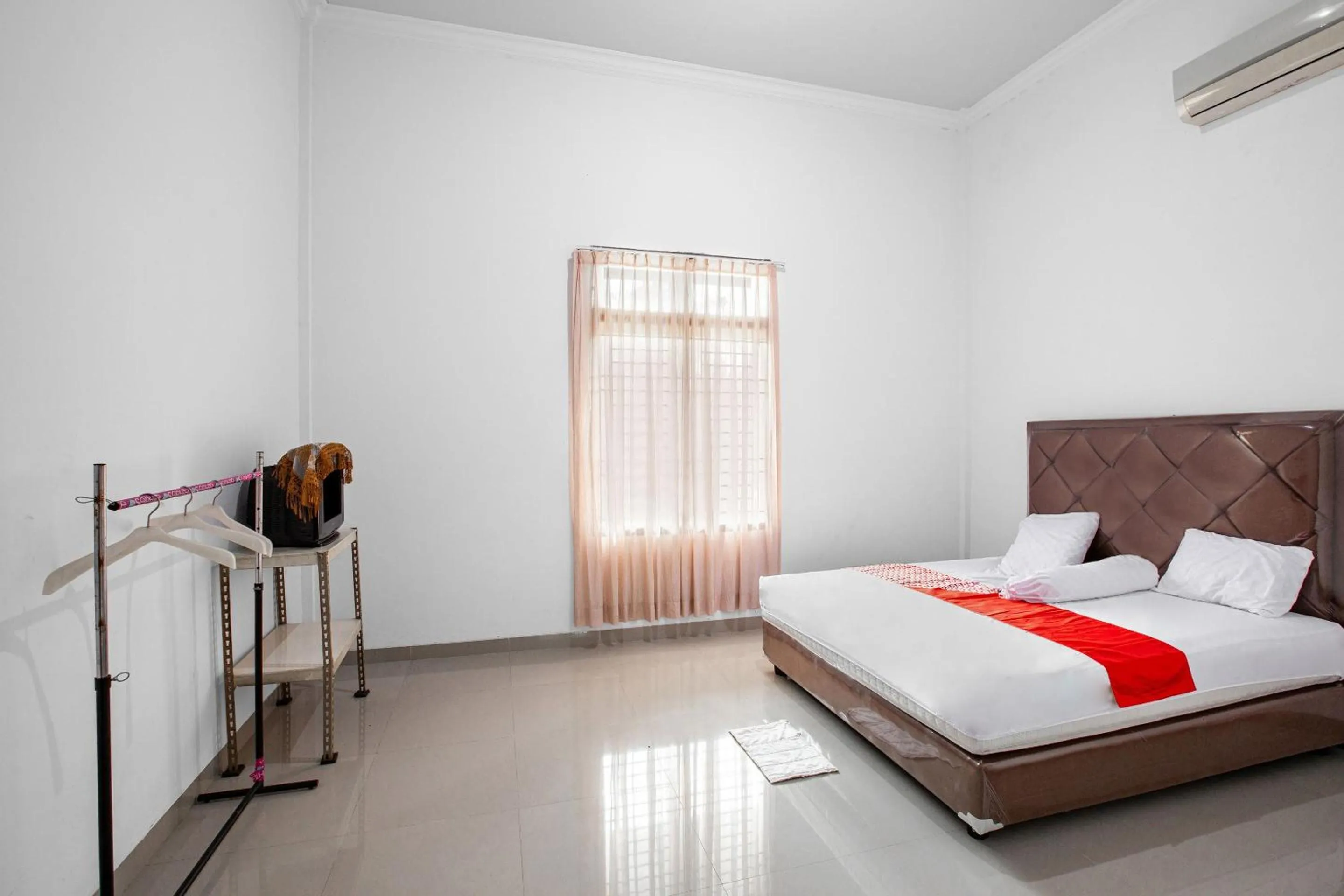 Bedroom, Bed in Hotel O Homestay Romauli Kampung Radja