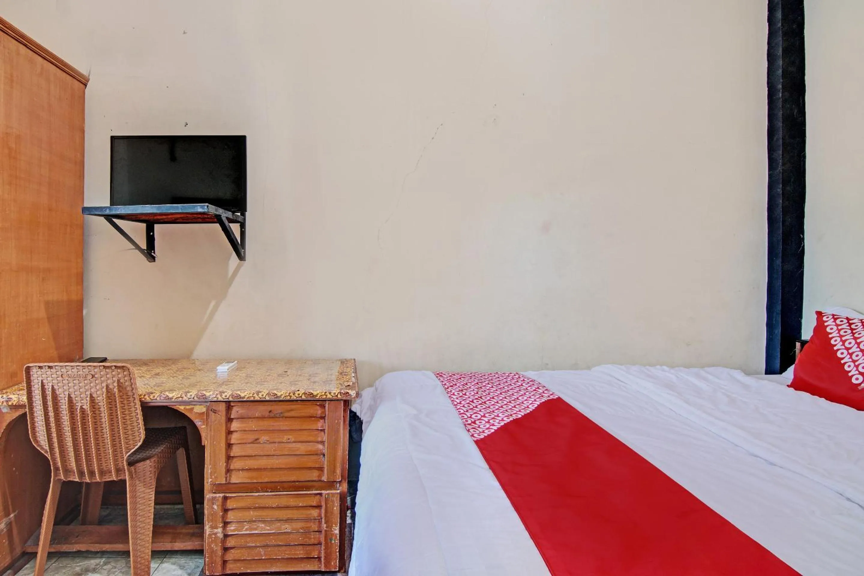 Bedroom, Bed in Hotel O Wisma Pangestu SyariahNearTamanselera