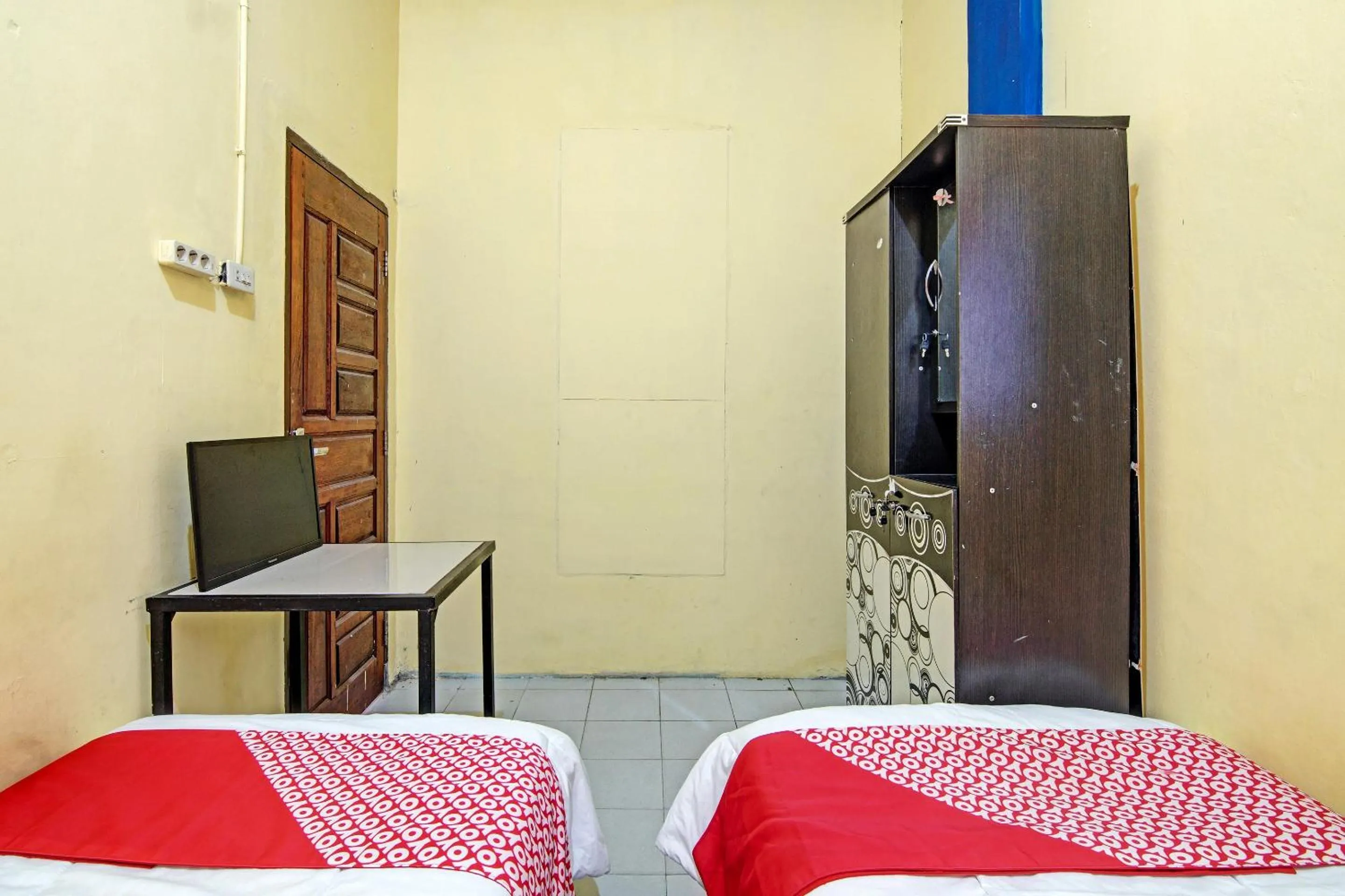 Bedroom, Bed in Hotel O Wisma Pangestu SyariahNearTamanselera