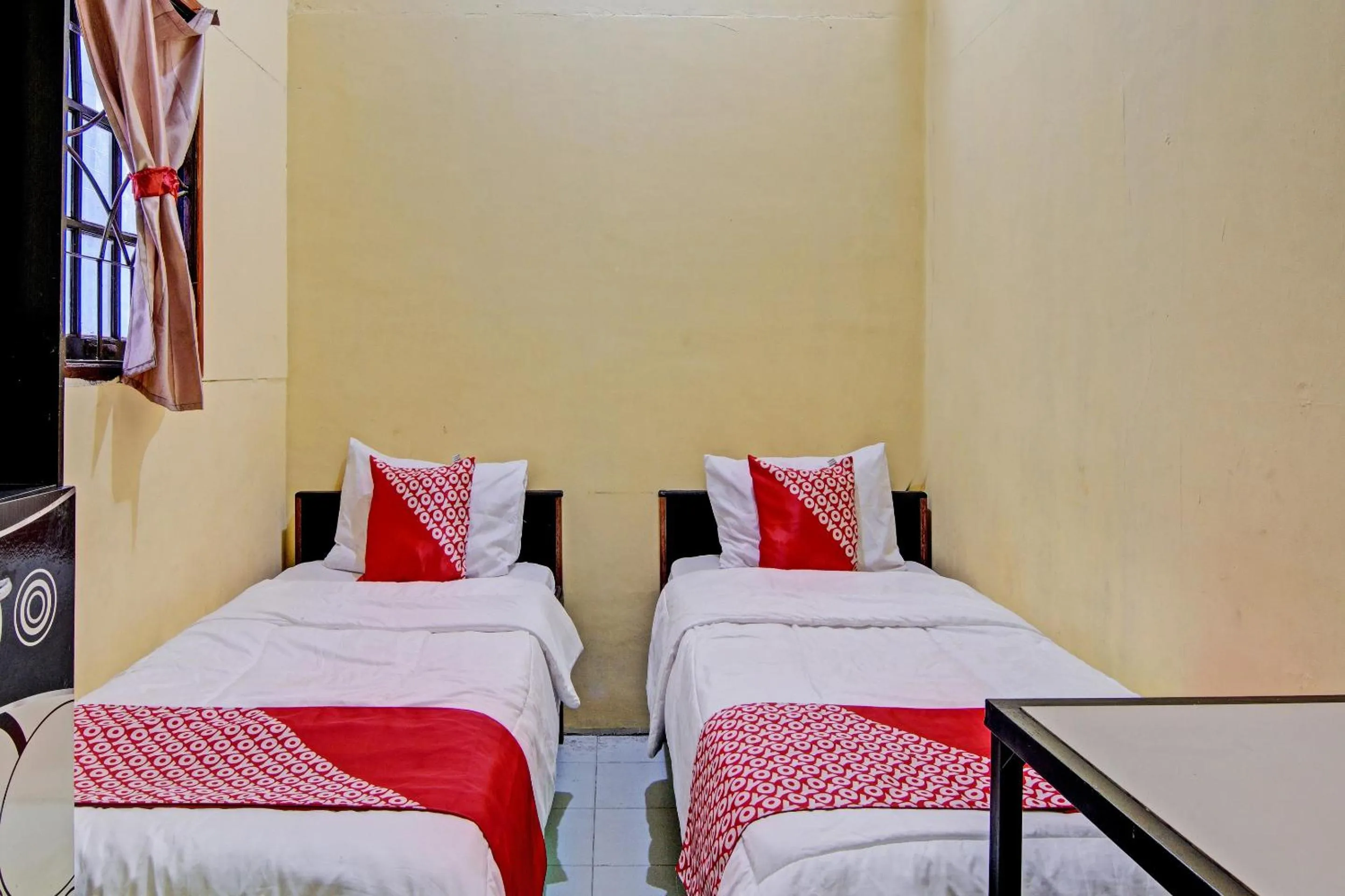 Bedroom, Bed in Hotel O Wisma Pangestu SyariahNearTamanselera