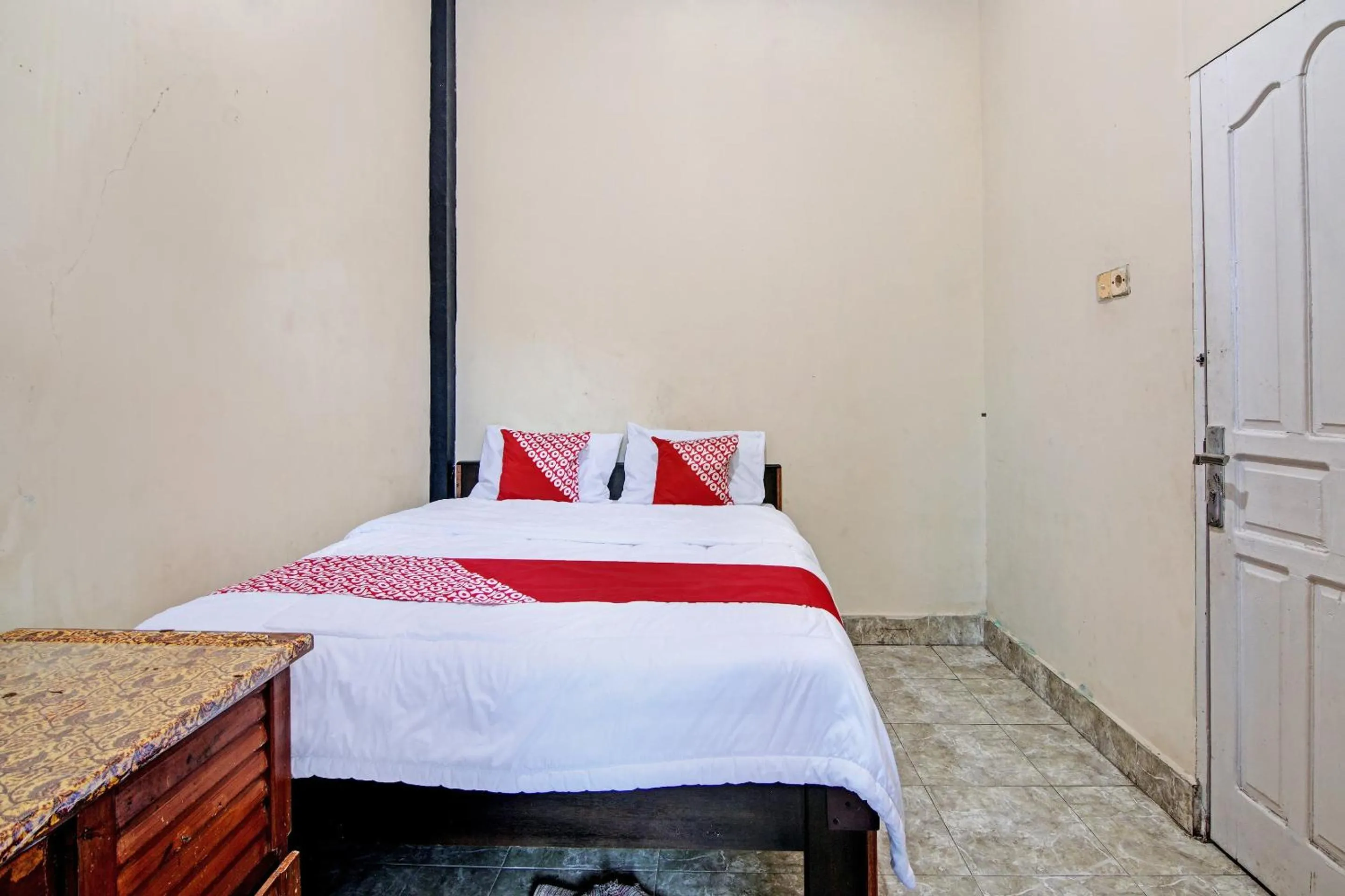 Bedroom, Bed in Hotel O Wisma Pangestu SyariahNearTamanselera