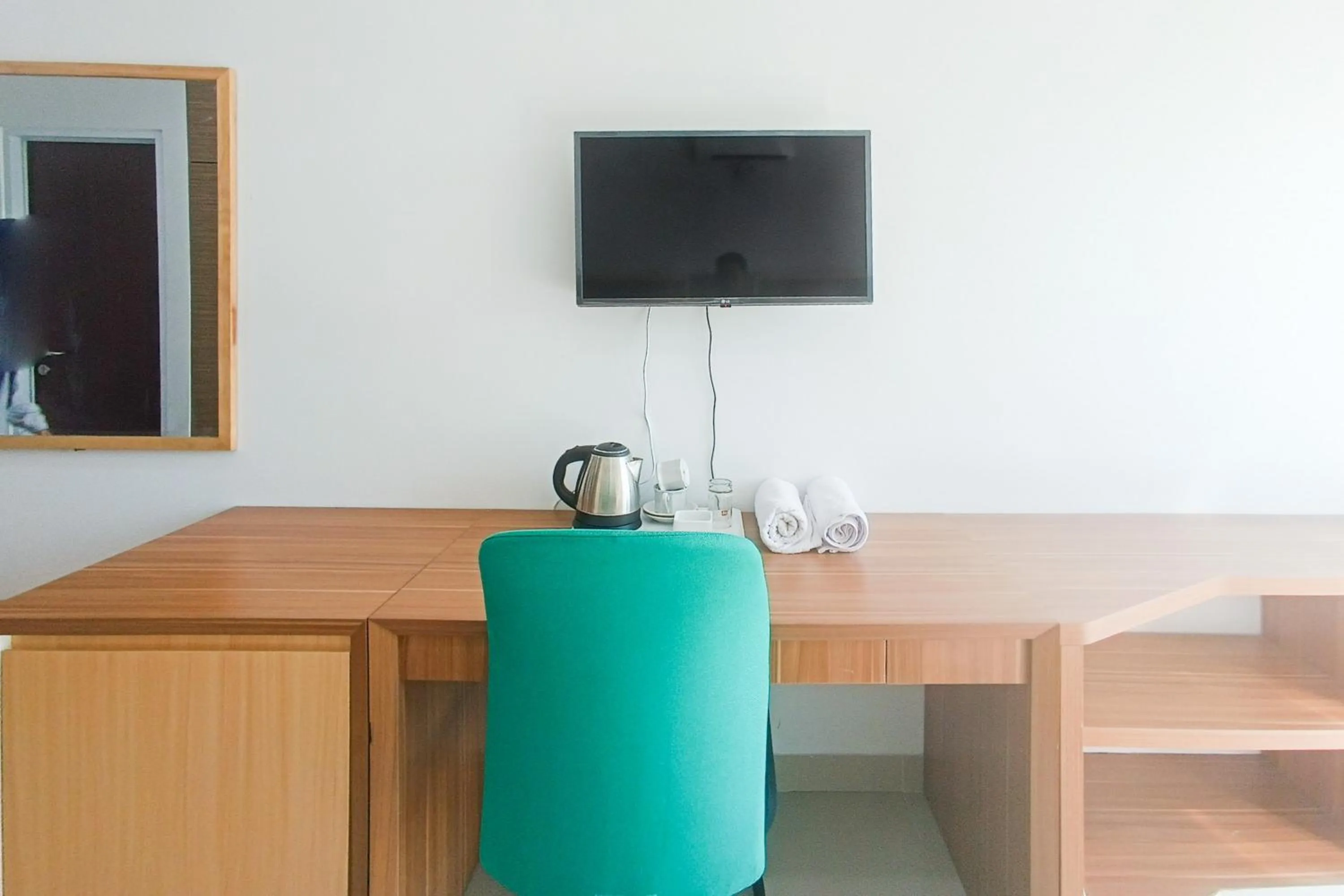 TV and multimedia in Urbanview Hotel Syariah UIN Mataram