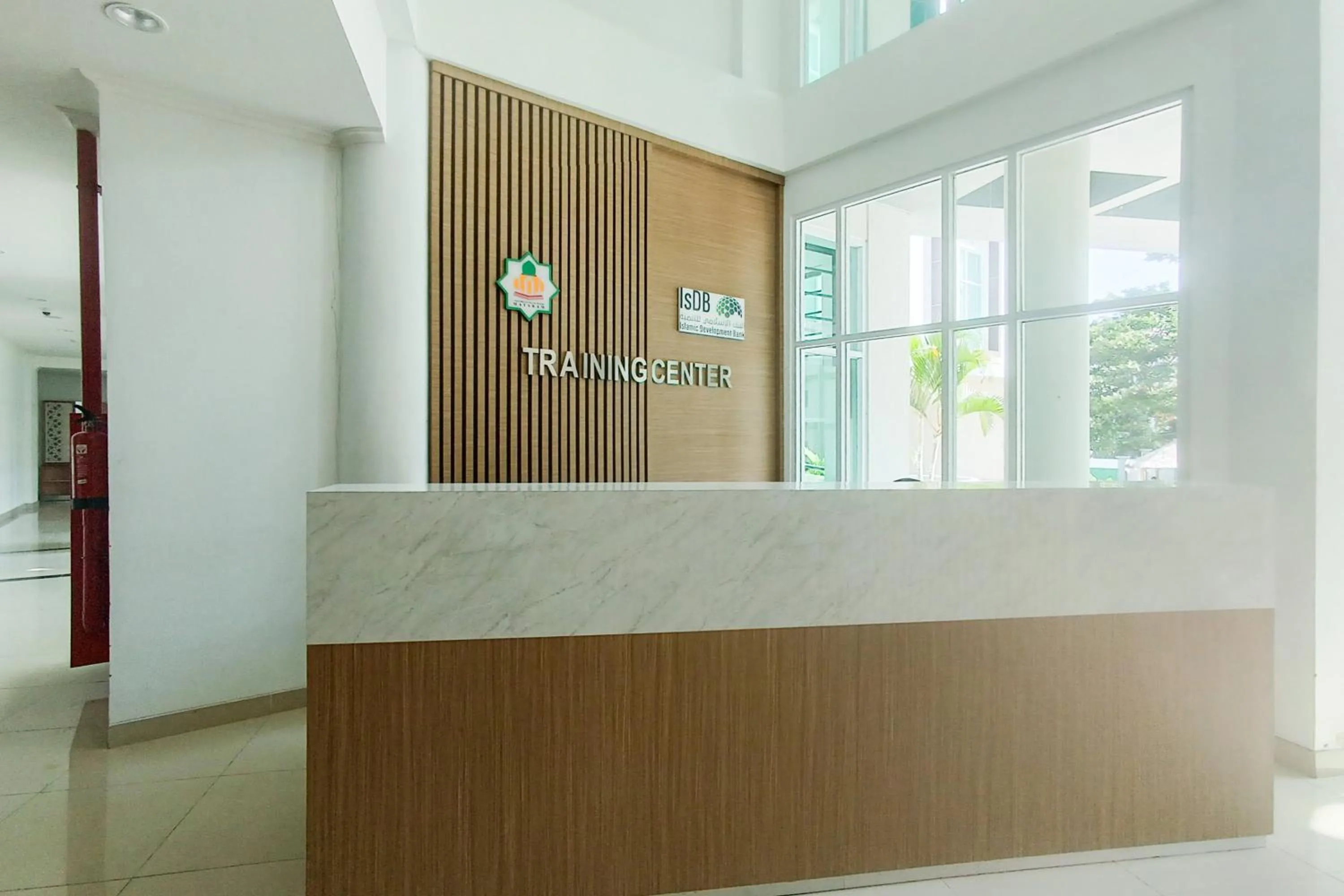 Lobby or reception in Urbanview Hotel Syariah UIN Mataram