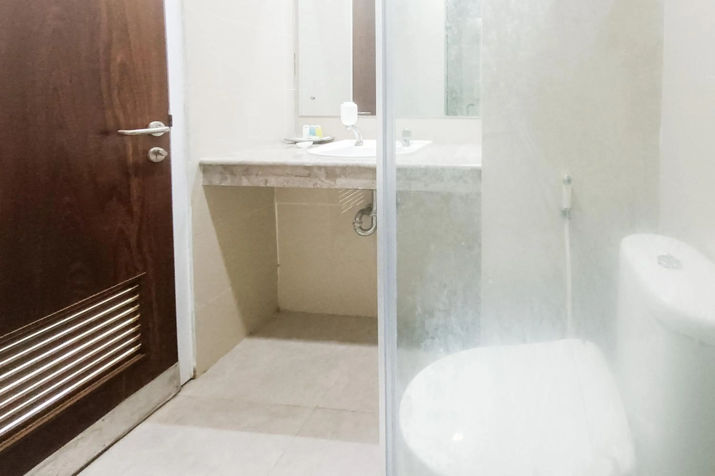 Bathroom in Urbanview Hotel Syariah UIN Mataram