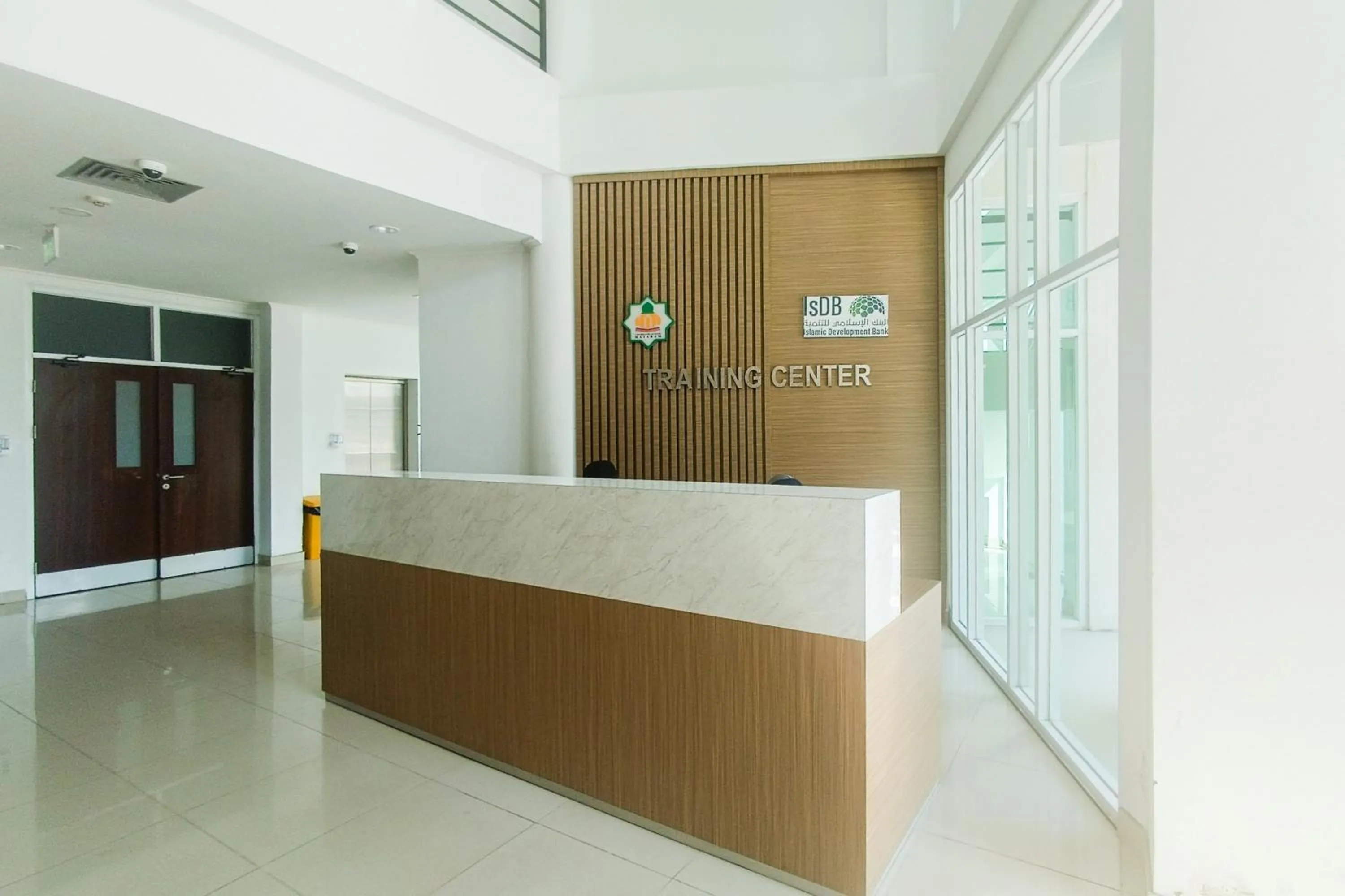 Lobby or reception in Urbanview Hotel Syariah UIN Mataram