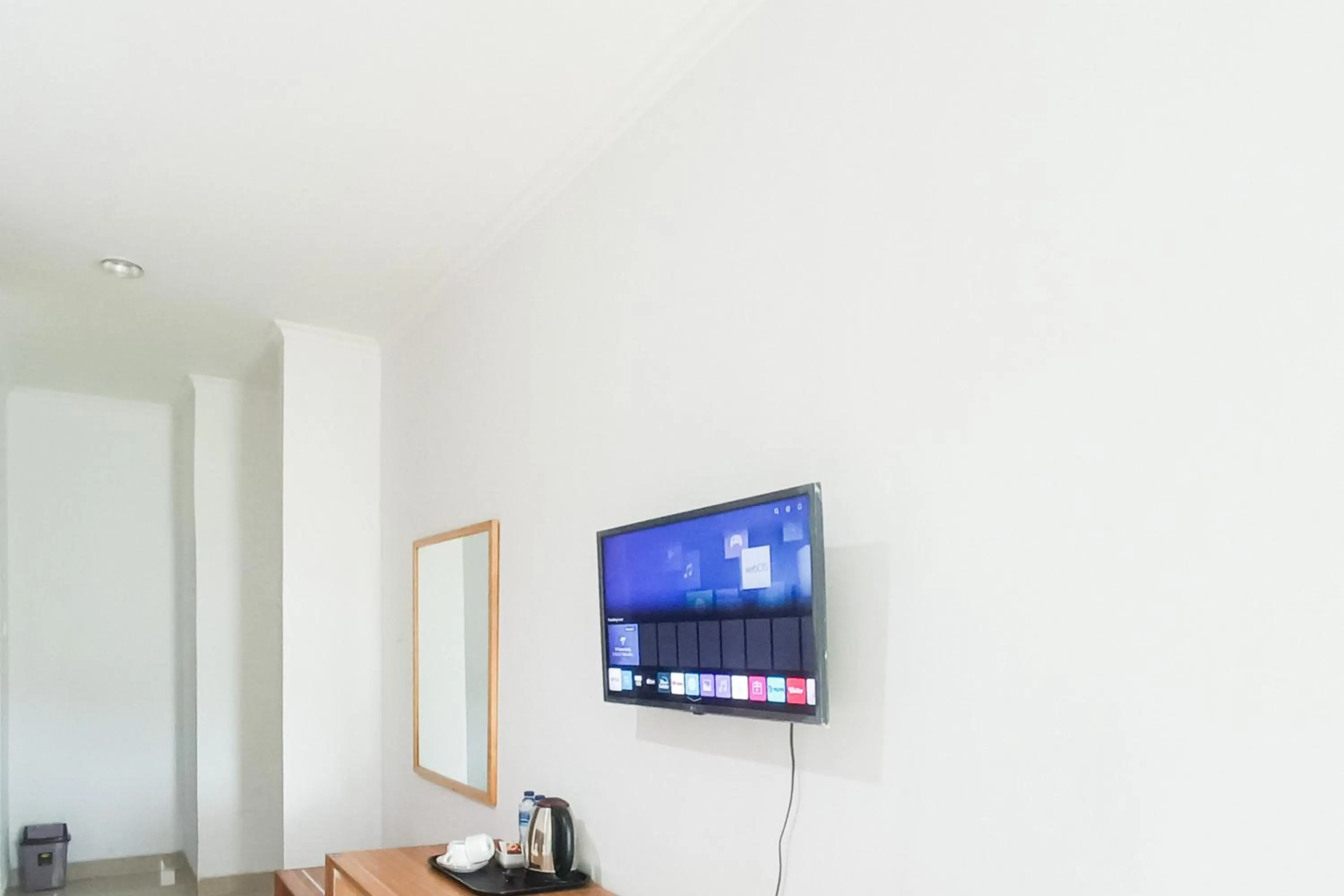 TV and multimedia in Urbanview Hotel Syariah UIN Mataram