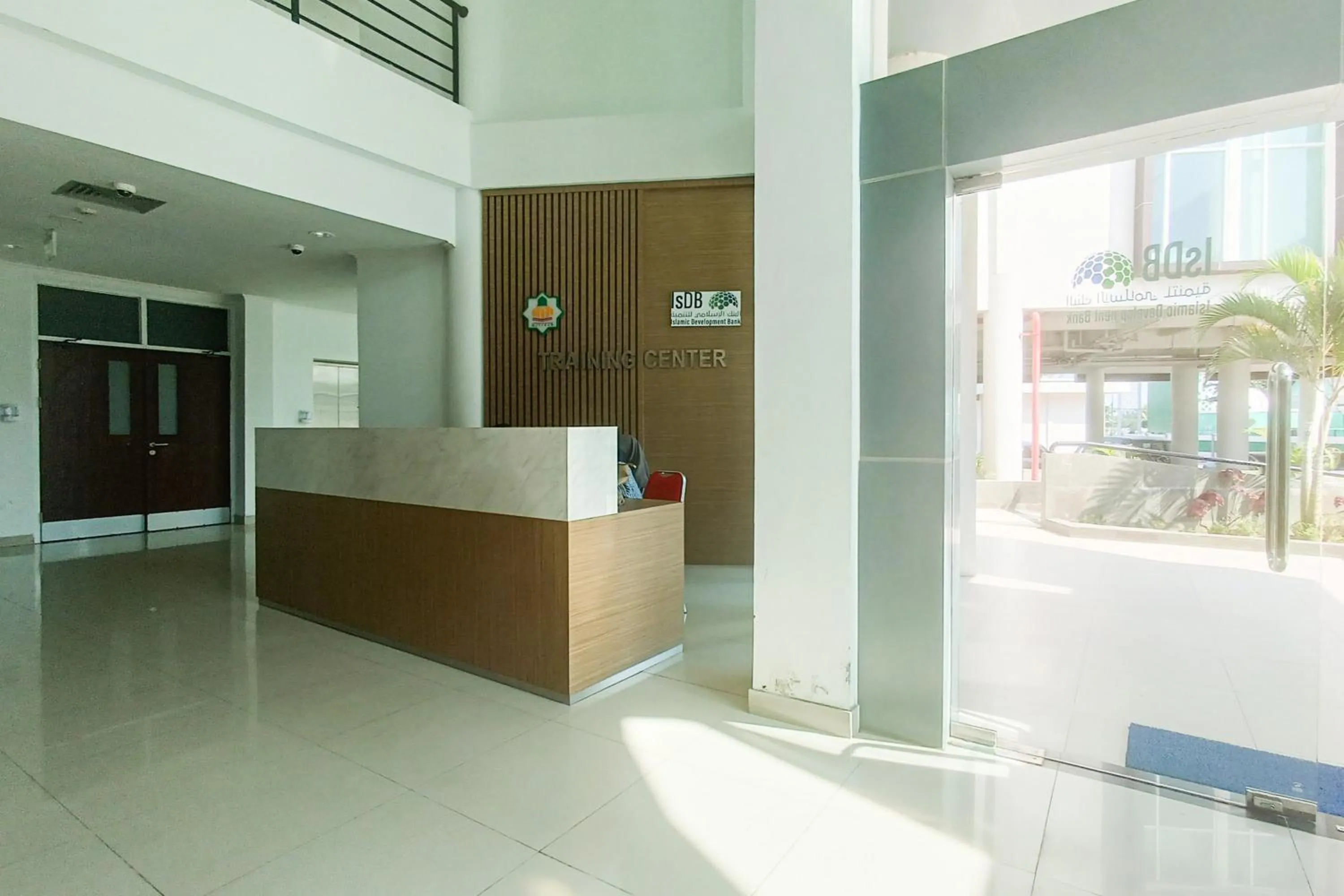 Lobby or reception in Urbanview Hotel Syariah UIN Mataram