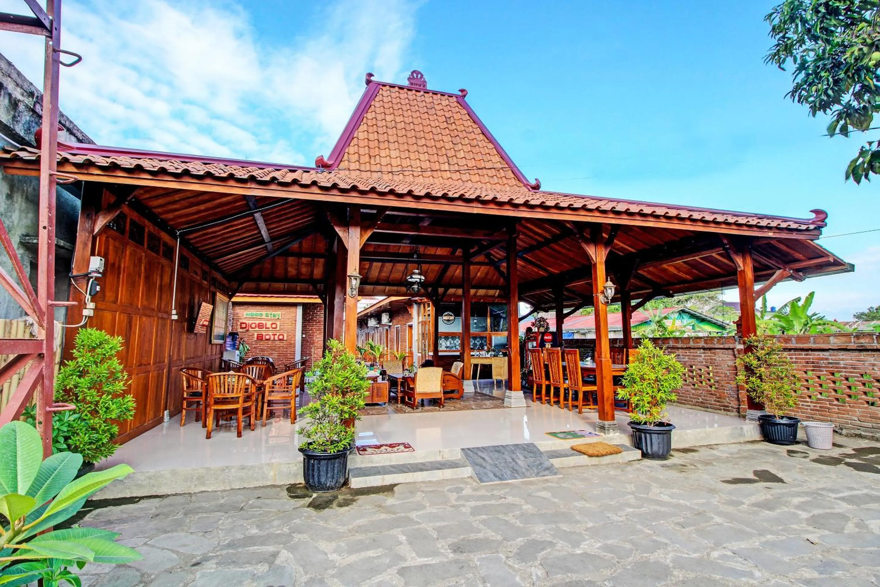 Facade/entrance in OYO 92606 Djoglo Boto Homestay Syariah