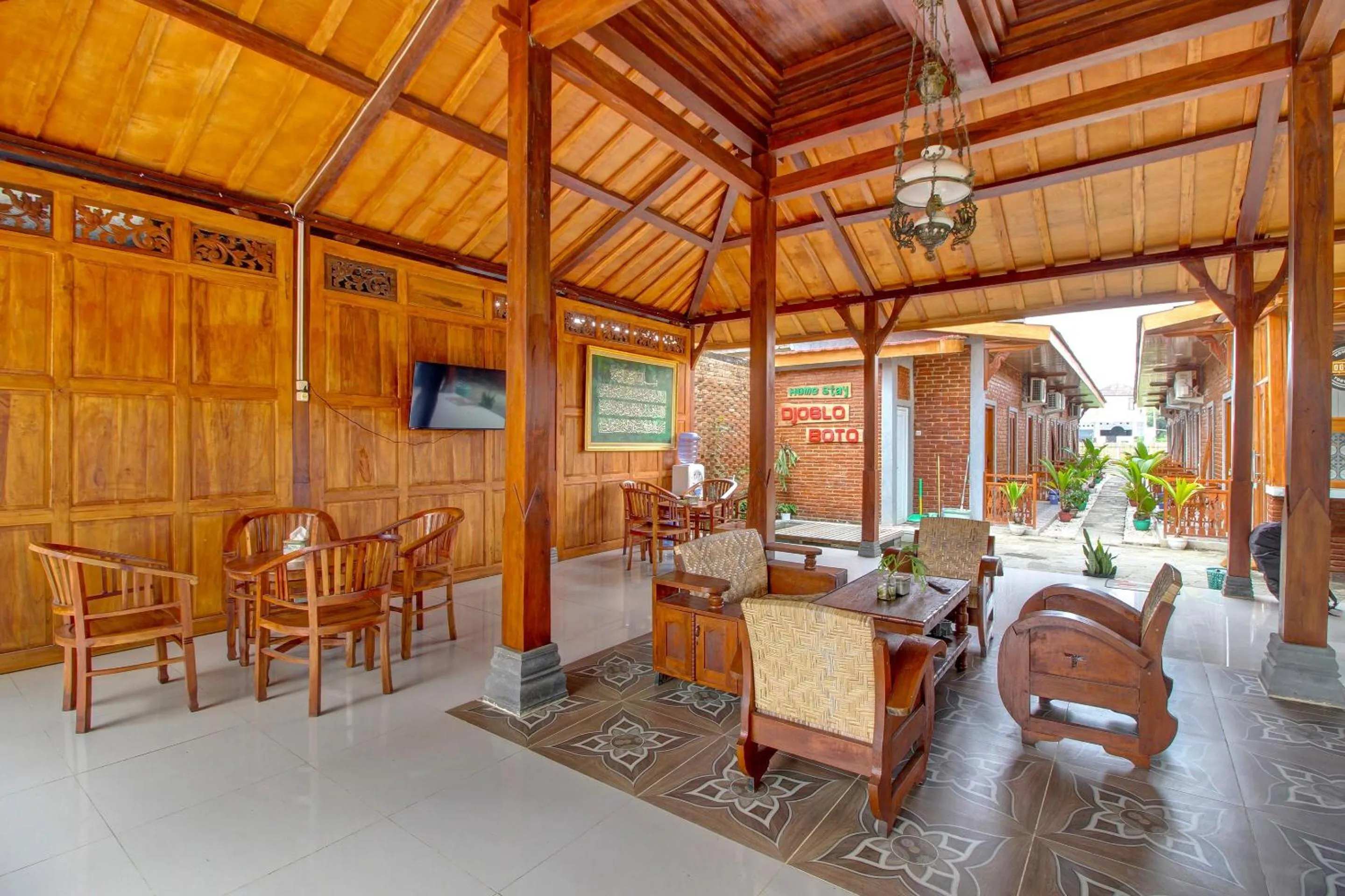 Lobby or reception in OYO 92606 Djoglo Boto Homestay Syariah