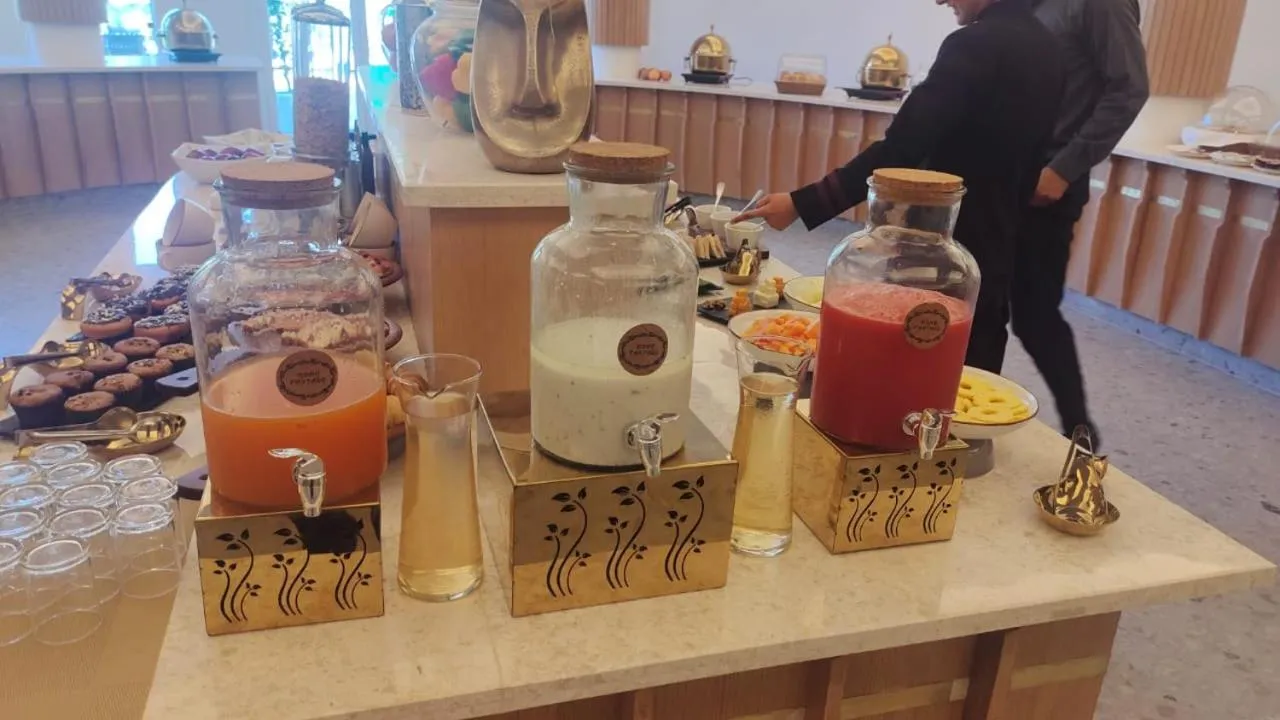 Restaurant/places to eat in Anantam Resort & Spa