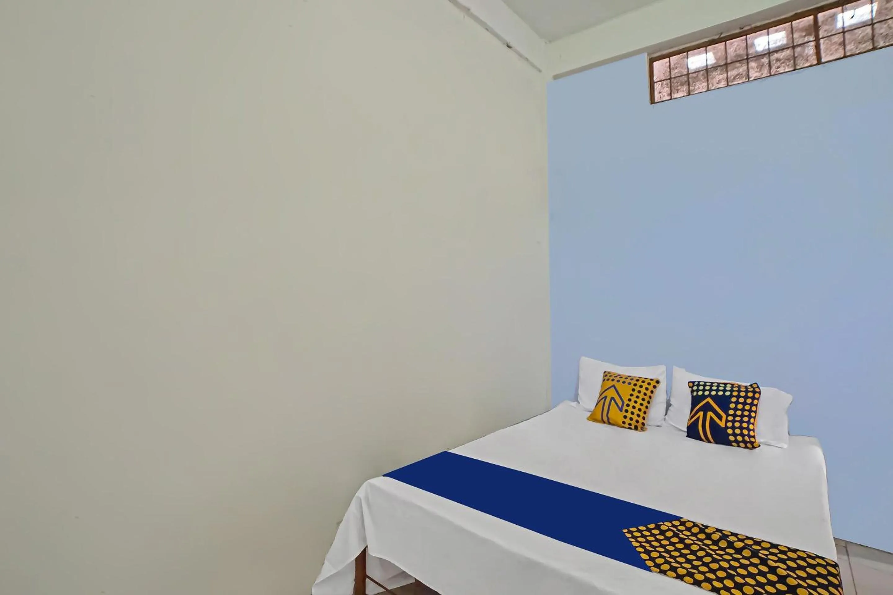 Bedroom, Bed in Hotel O Mandiri Inn