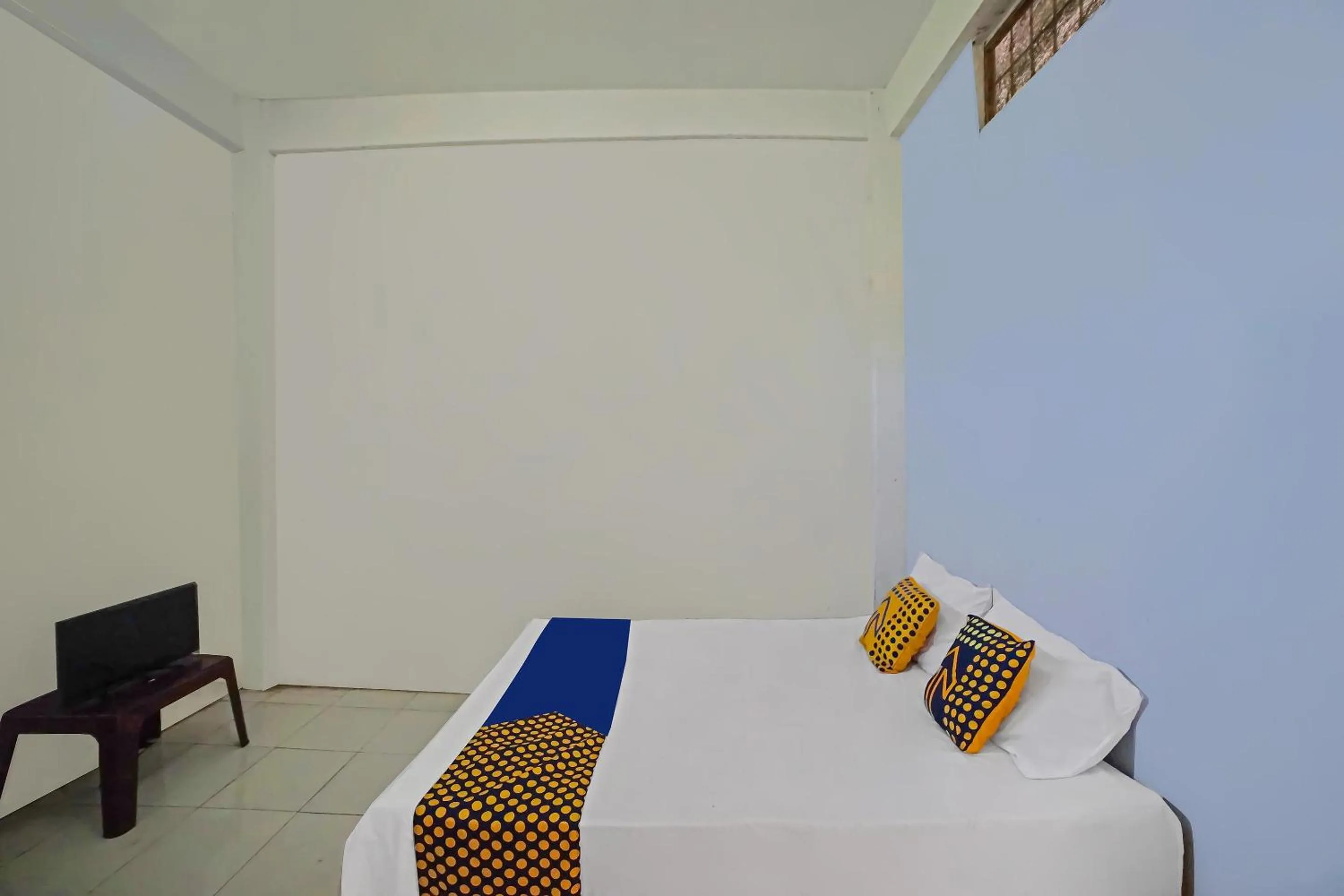 Bedroom, Bed in Hotel O Mandiri Inn