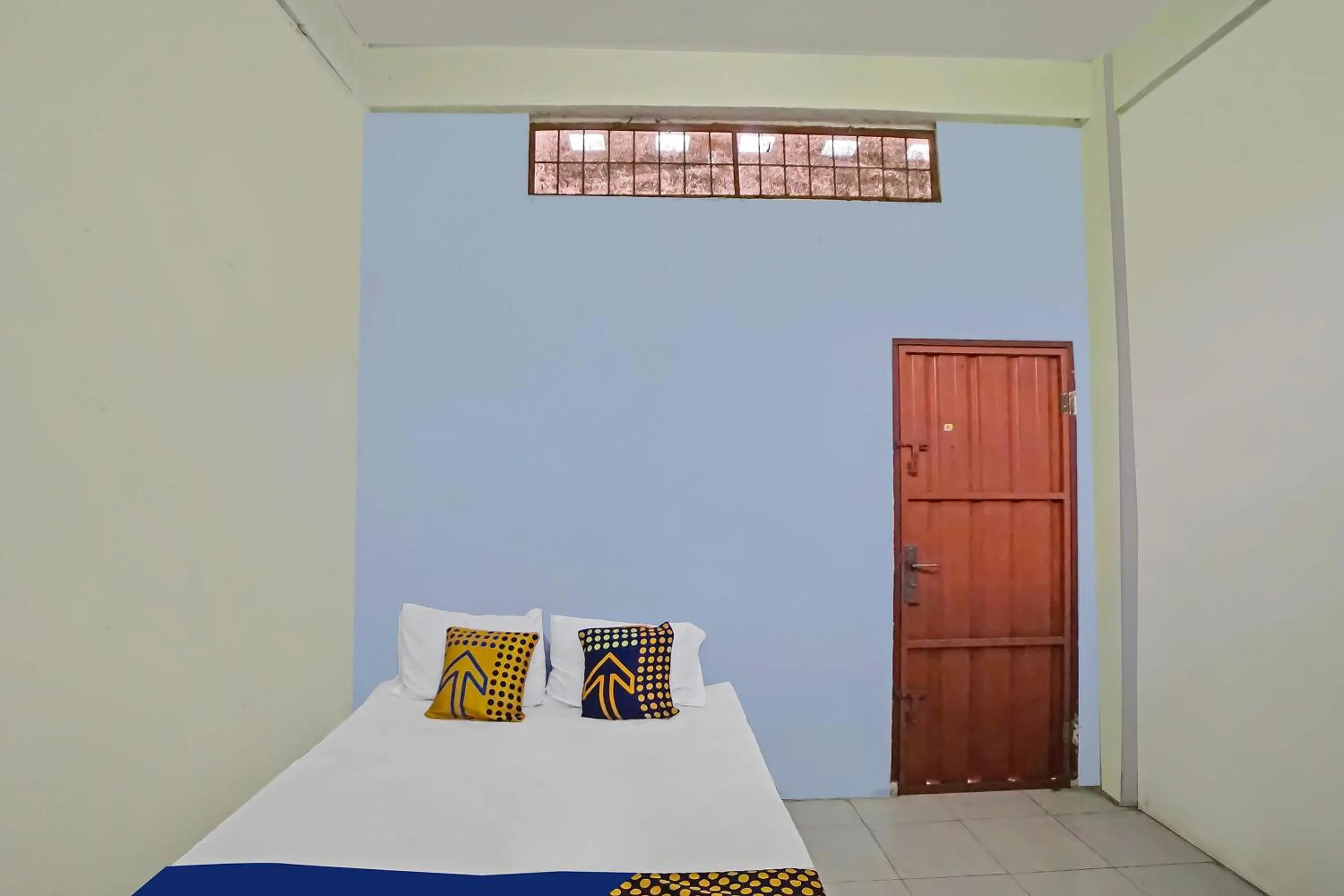 Bedroom, Bed in Hotel O Mandiri Inn