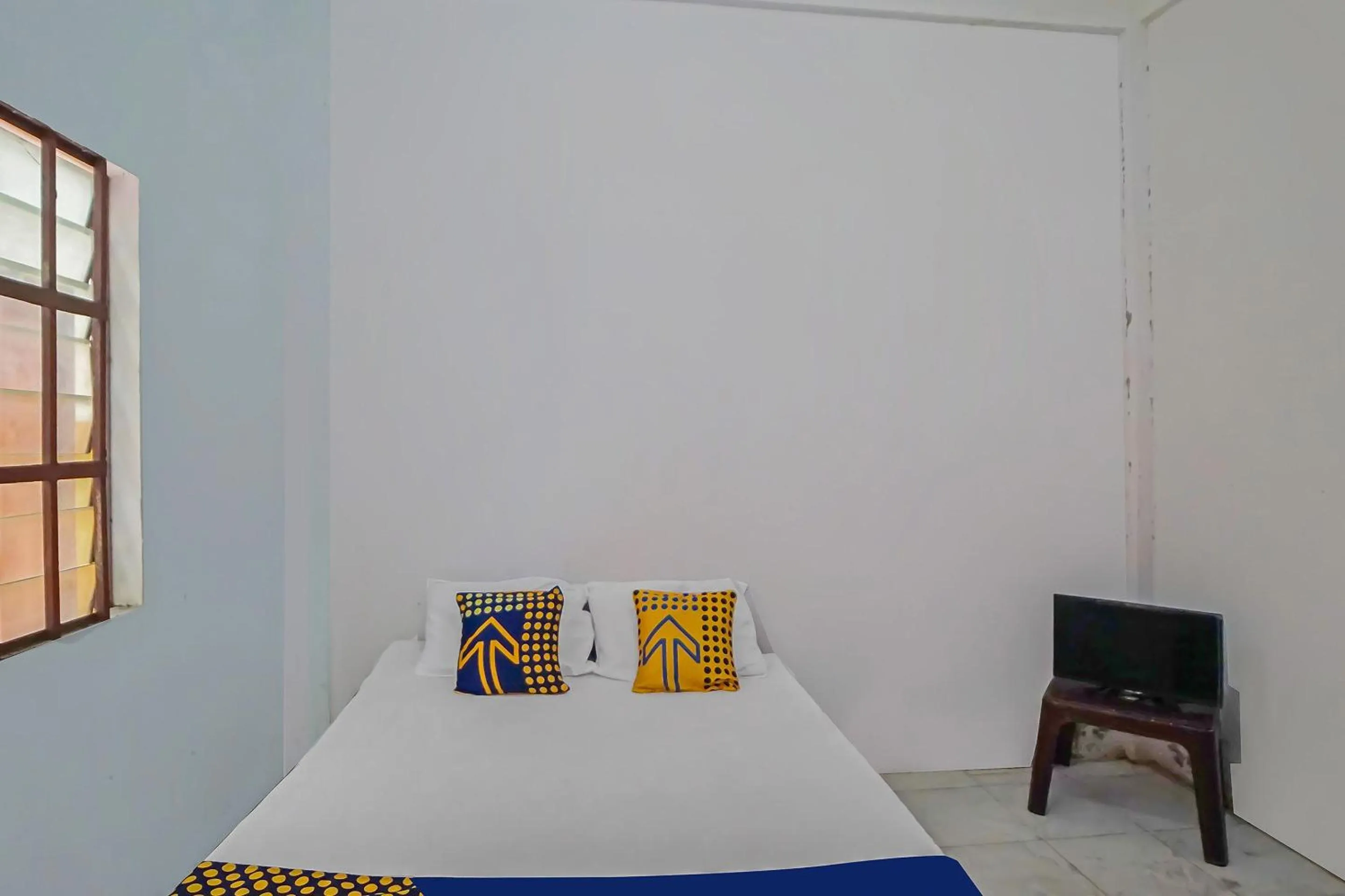 Bedroom, Bed in Hotel O Mandiri Inn