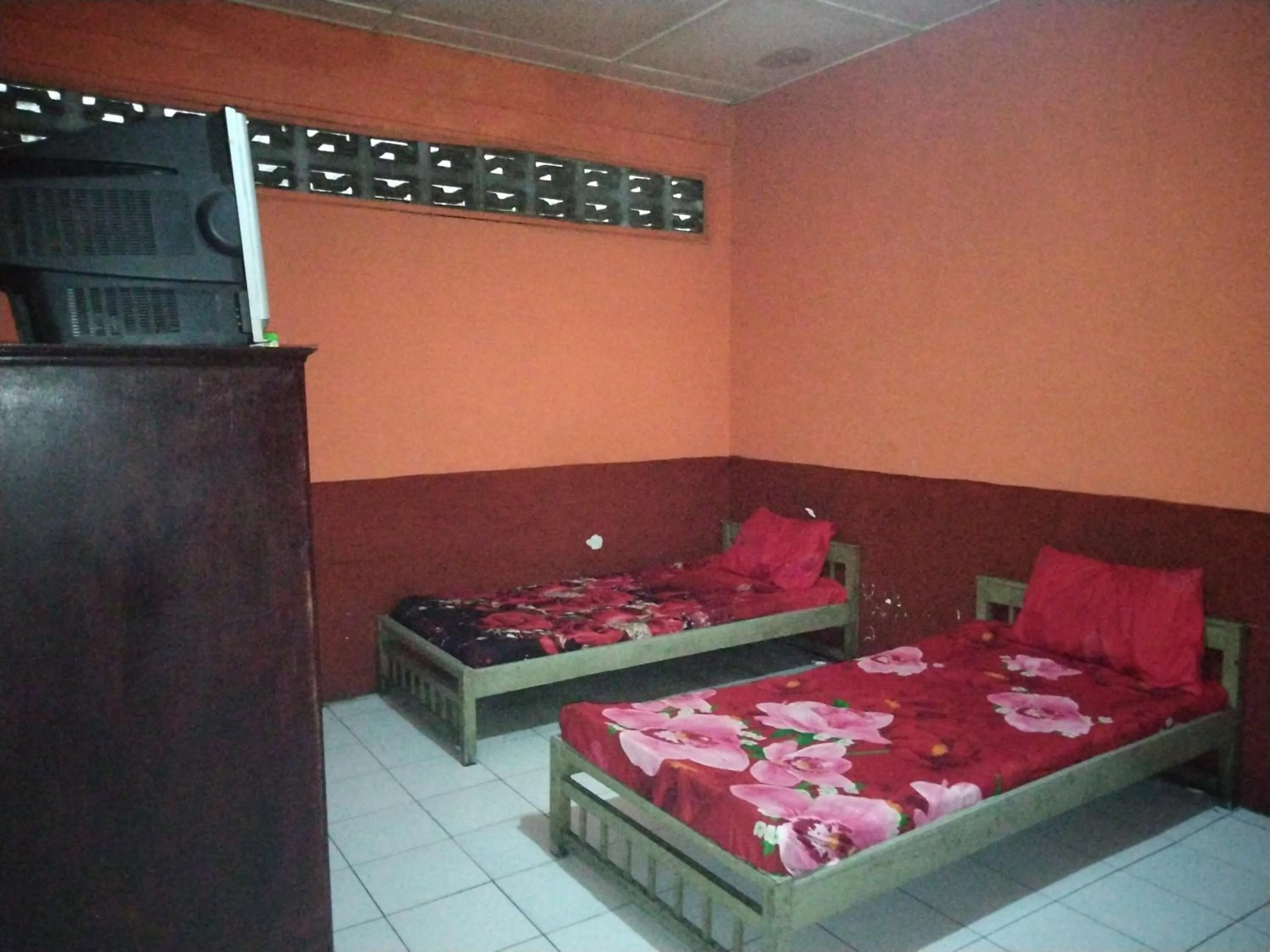 Bedroom, Bed in Hotel O Penginapan Keluarga