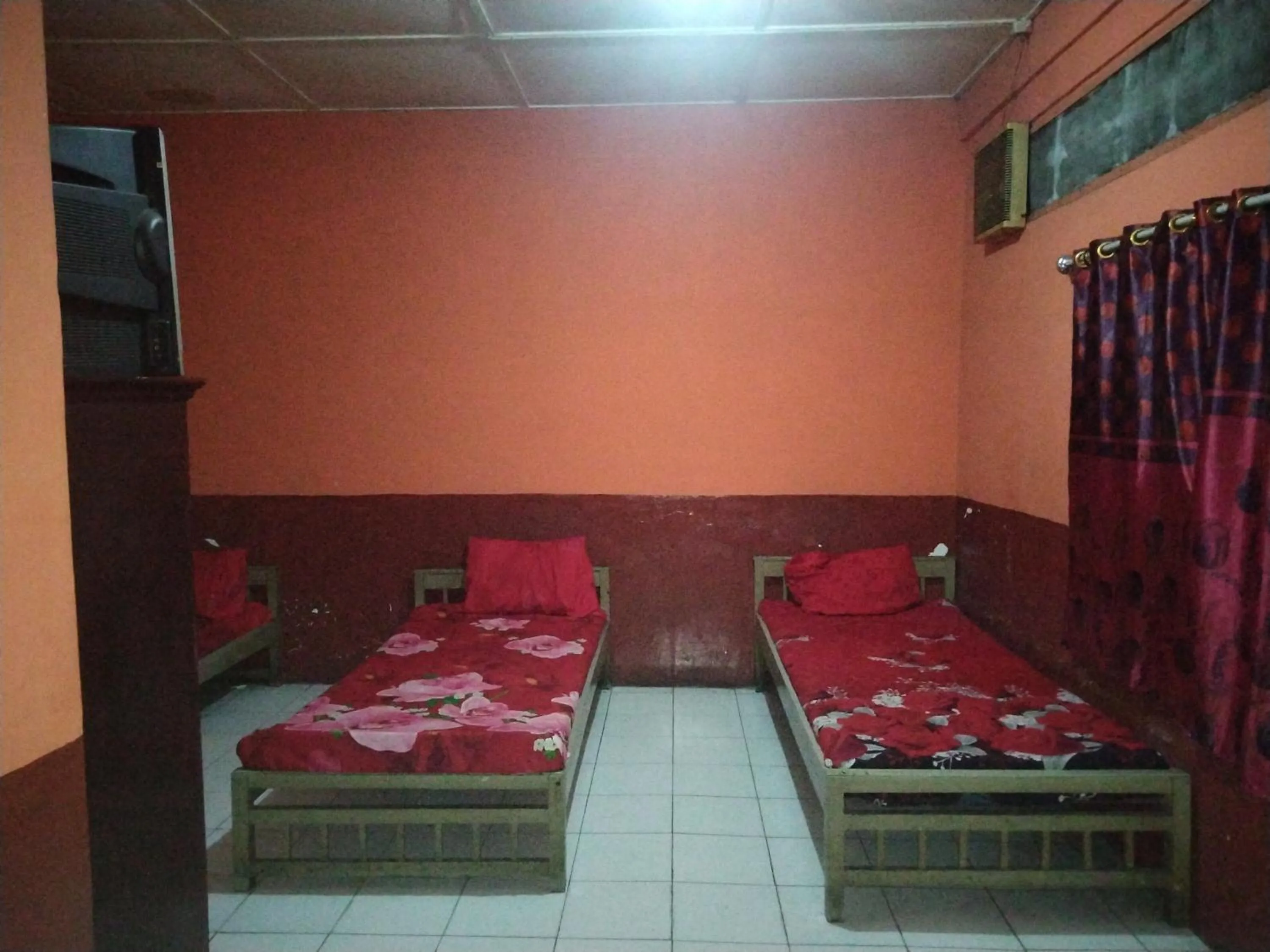 Bedroom, Bed in Hotel O Penginapan Keluarga