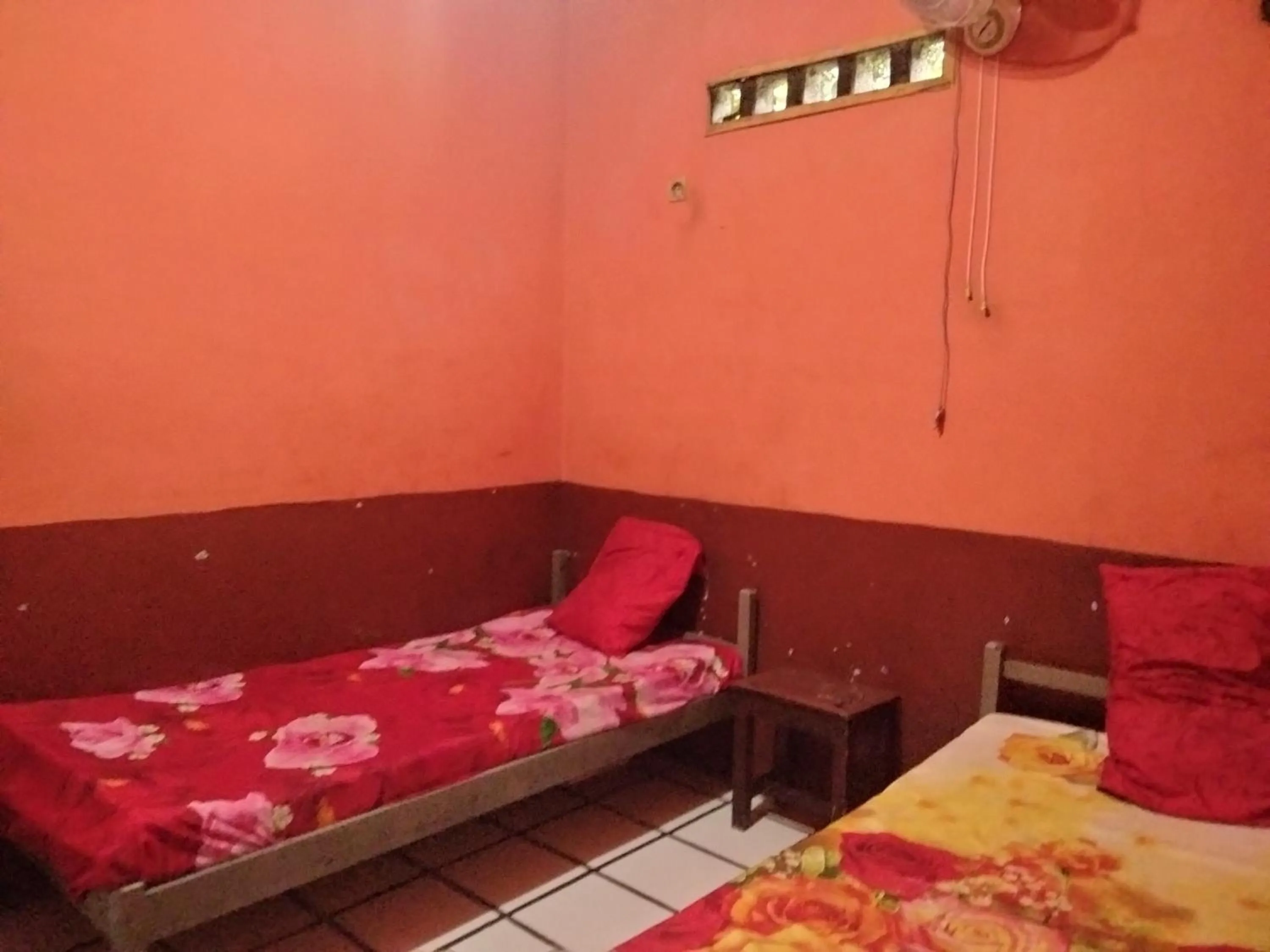 Bedroom, Bed in Hotel O Penginapan Keluarga