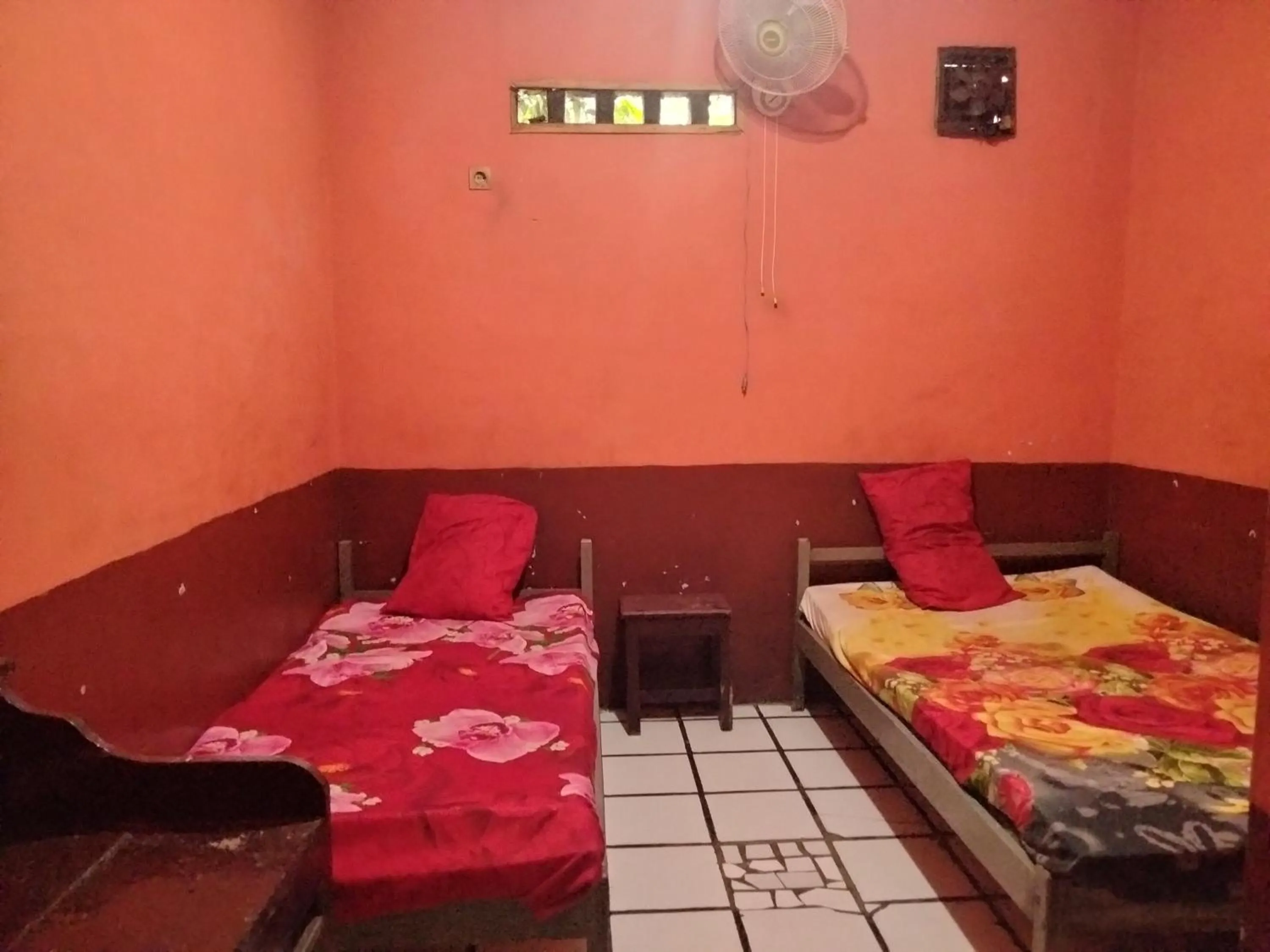 Bedroom, Bed in Hotel O Penginapan Keluarga