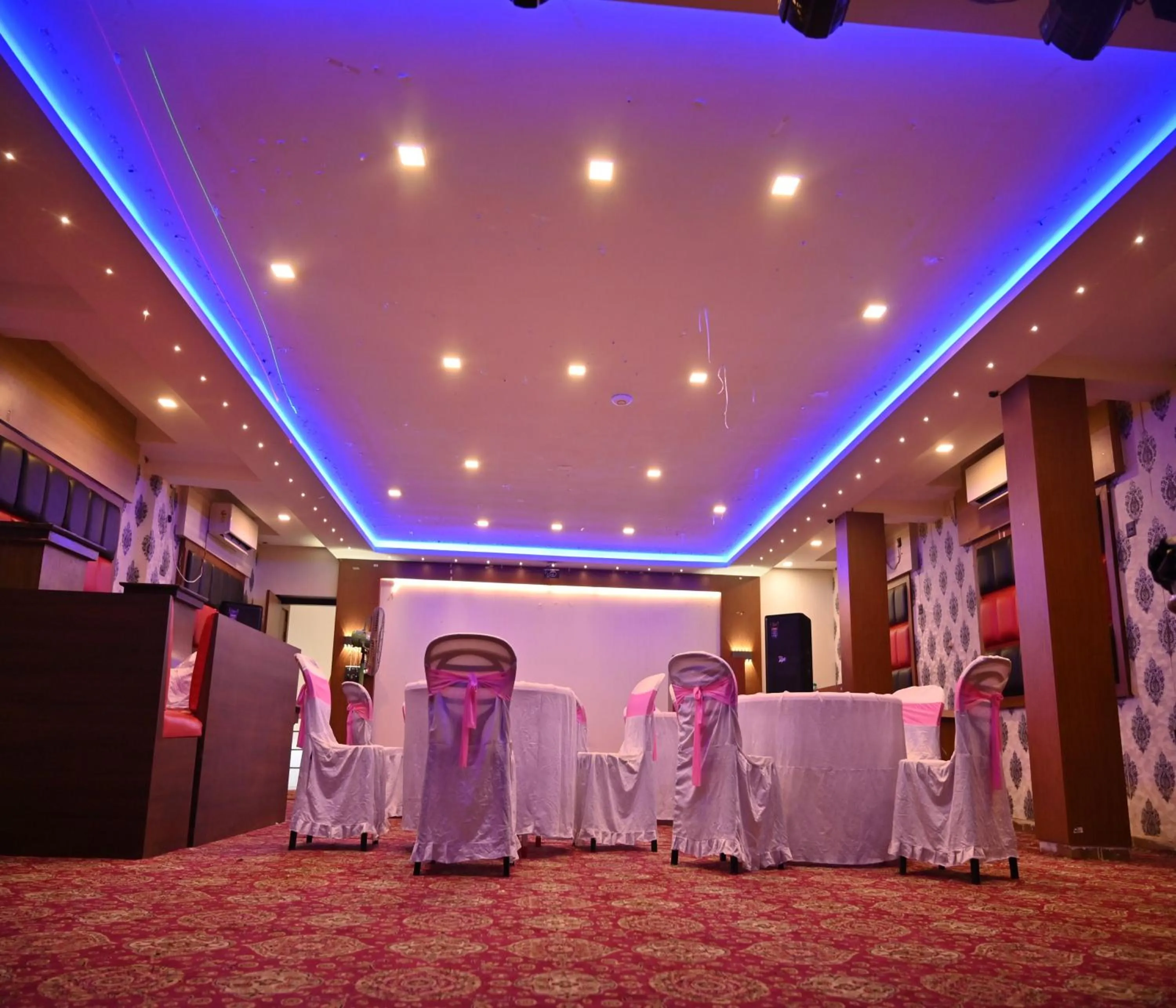 TV and multimedia in Hotel Silver Land New Digha with Rooftop Pool