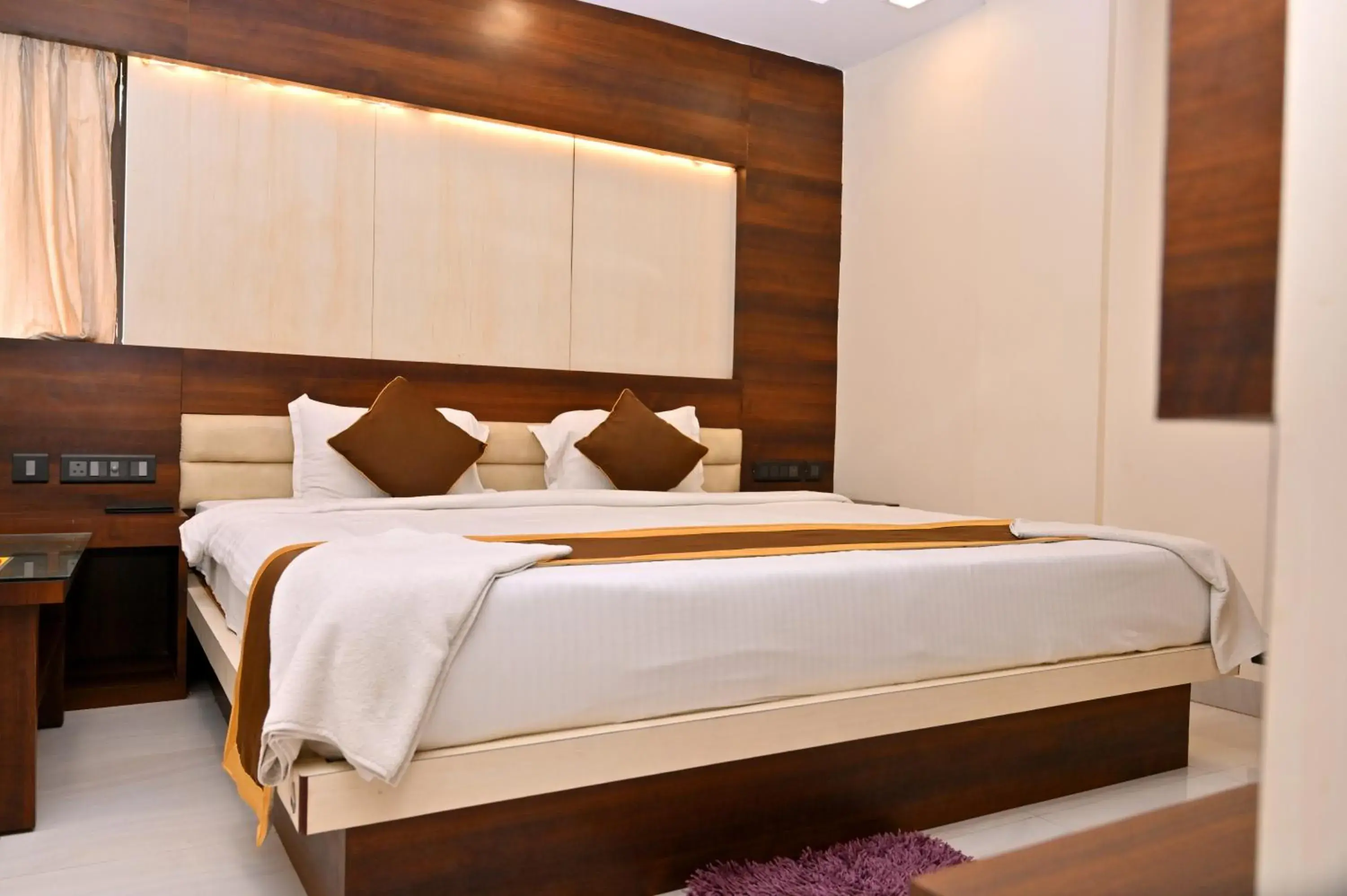 Standard King Room in Hotel Silver Land New Digha with Rooftop Pool Standard King Room in Hotel Silver Land New Digha with Rooftop Pool