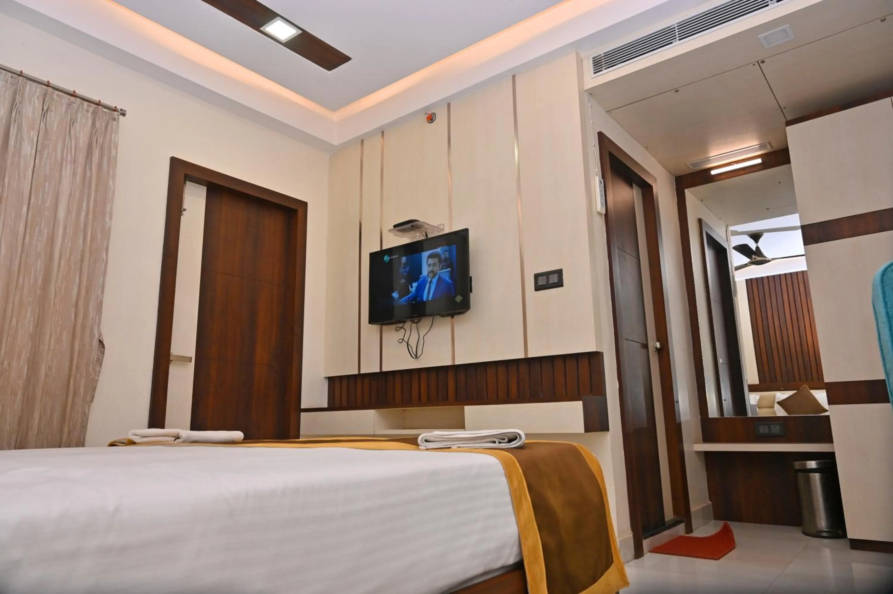 Bed in Hotel Silver Land New Digha with Rooftop Pool