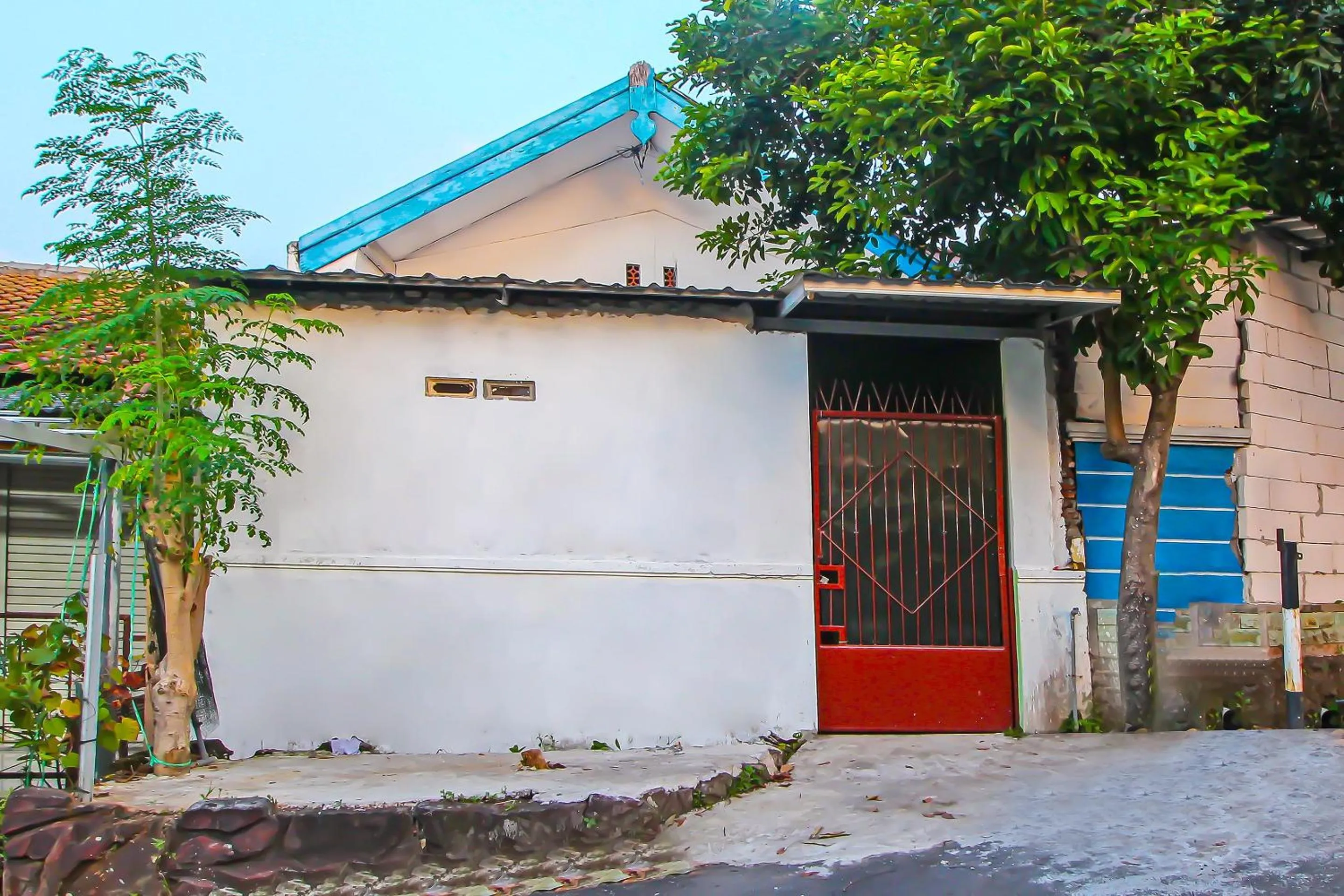 Facade/entrance in Hotel O Barokah Kostel Syariah