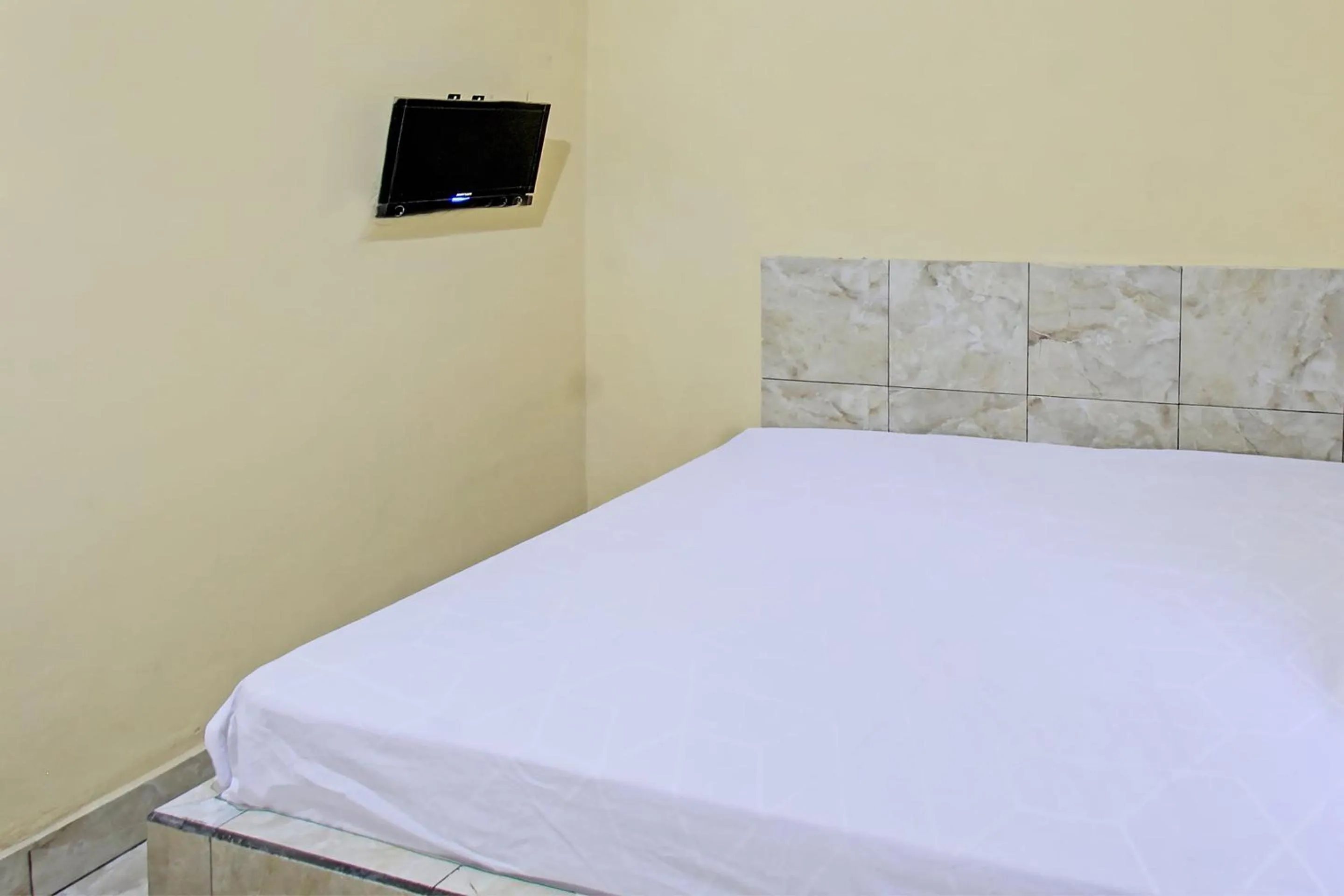 Bedroom, Bed in Hotel O Inn Homestay