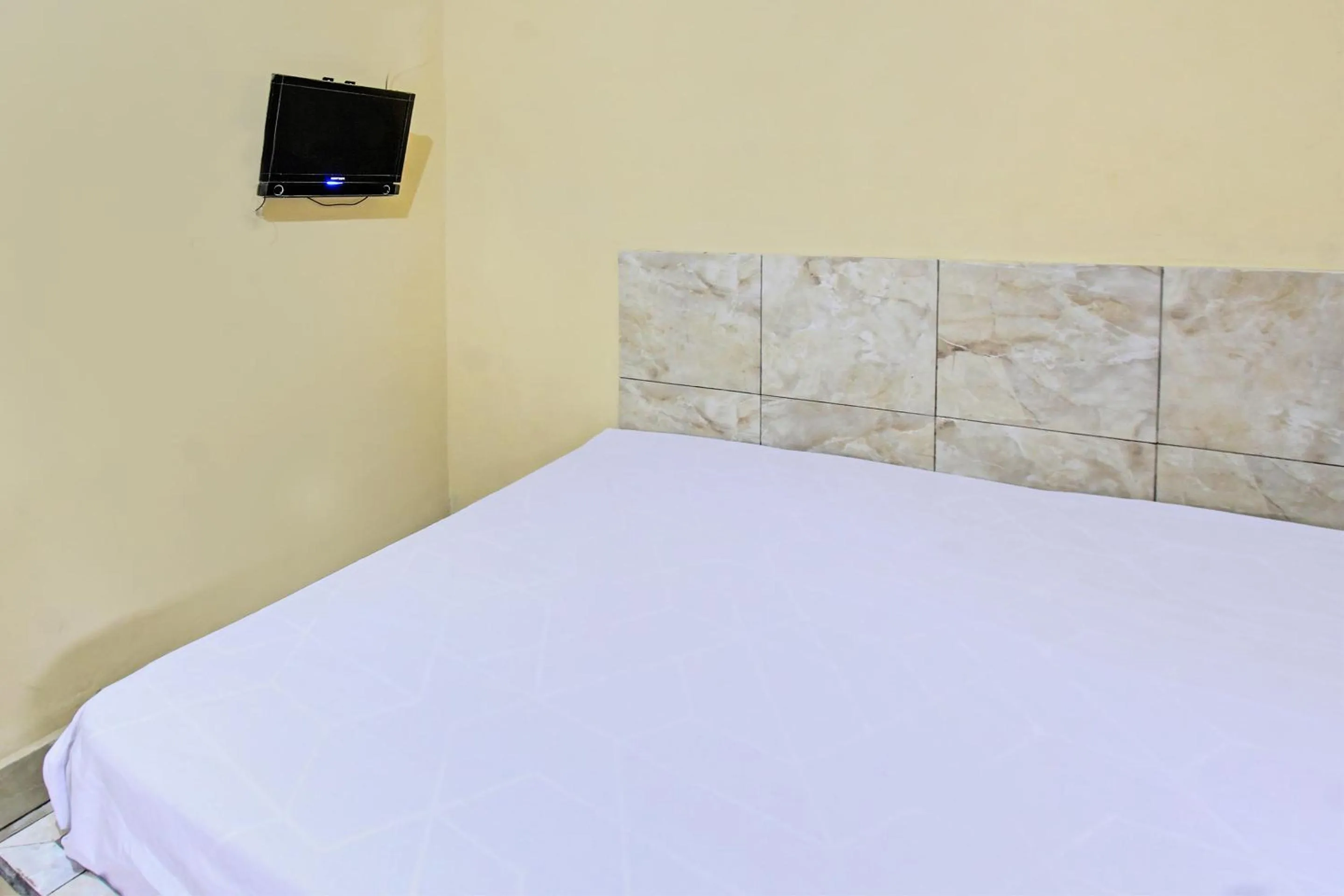 Bedroom, Bed in Hotel O Inn Homestay