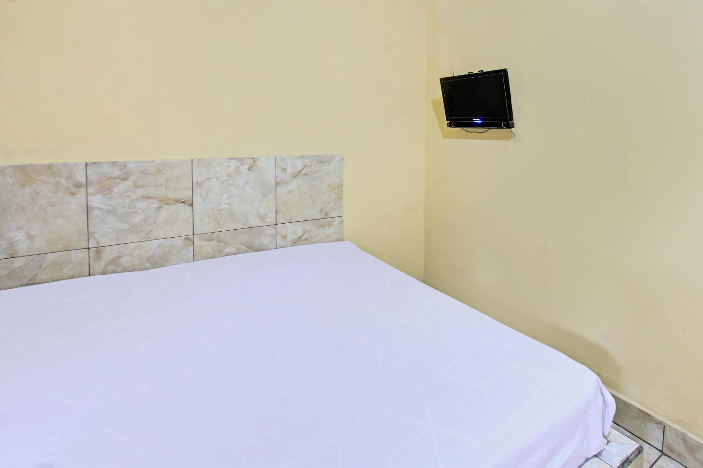 Bedroom, Bed in Hotel O Inn Homestay