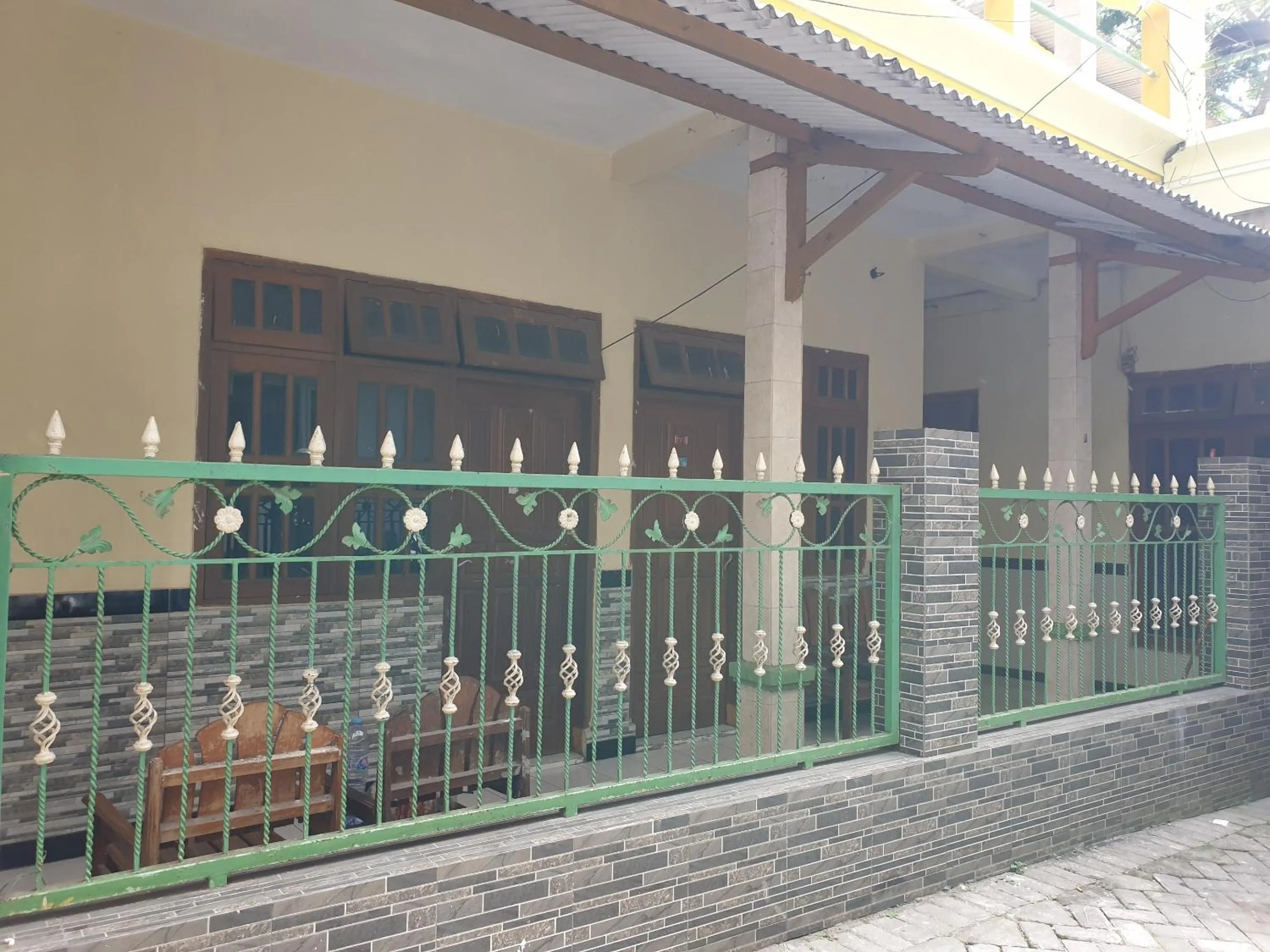 Facade/entrance in OYO Life 92620 Syfa Kost