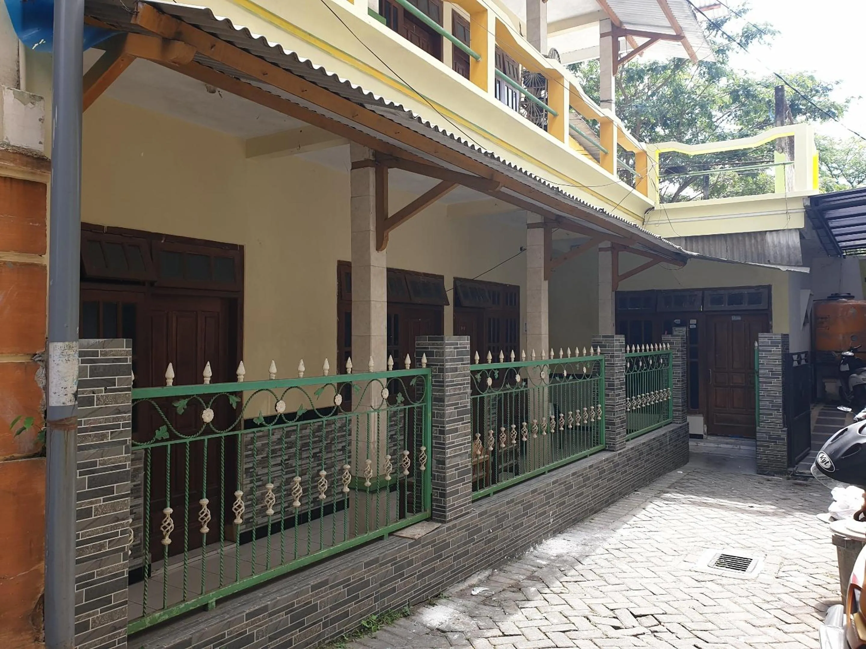 Facade/entrance in OYO Life 92620 Syfa Kost