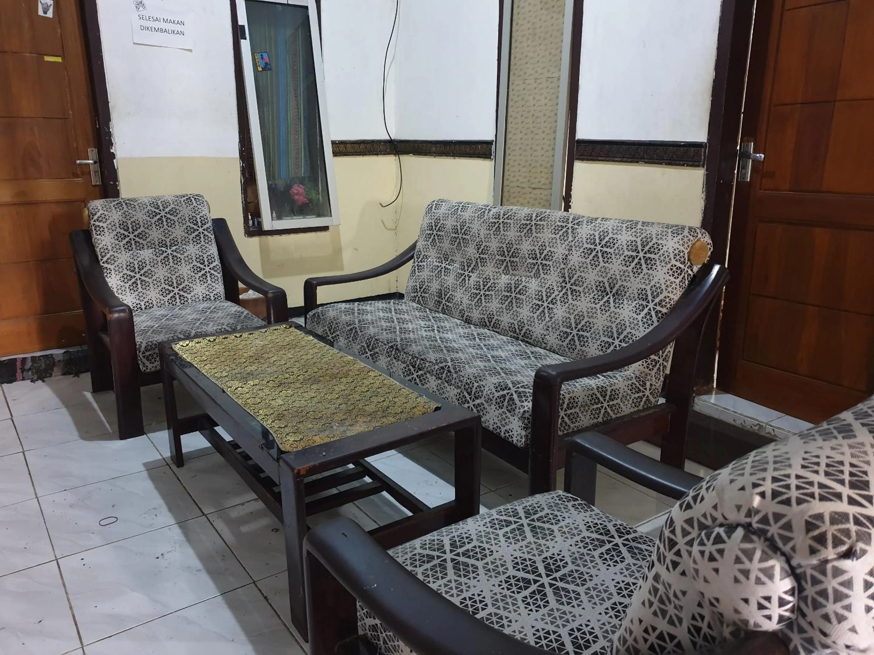 Lobby or reception in OYO Life 92622 Jatiluhur Kost Syariah