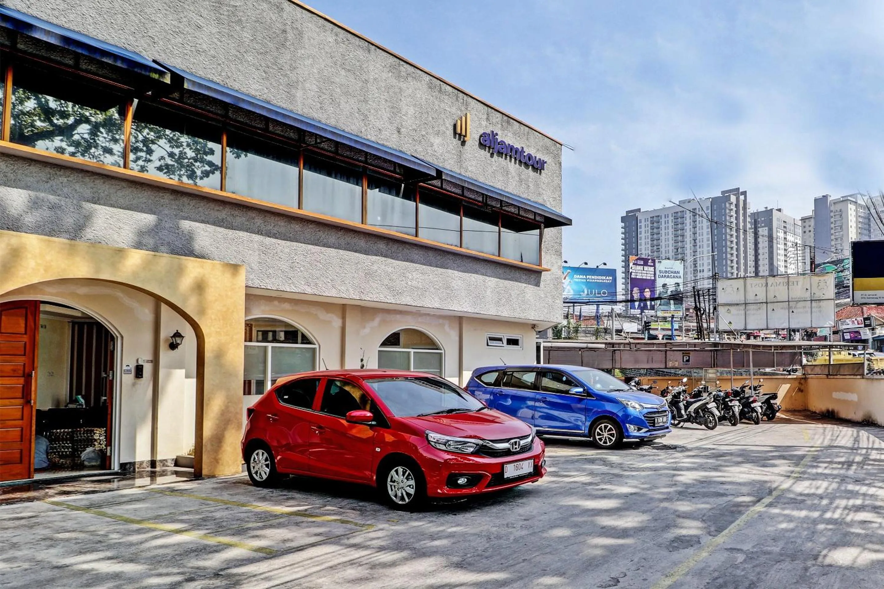 Facade/entrance in OYO Life 92630 Siliwangi Residence 63