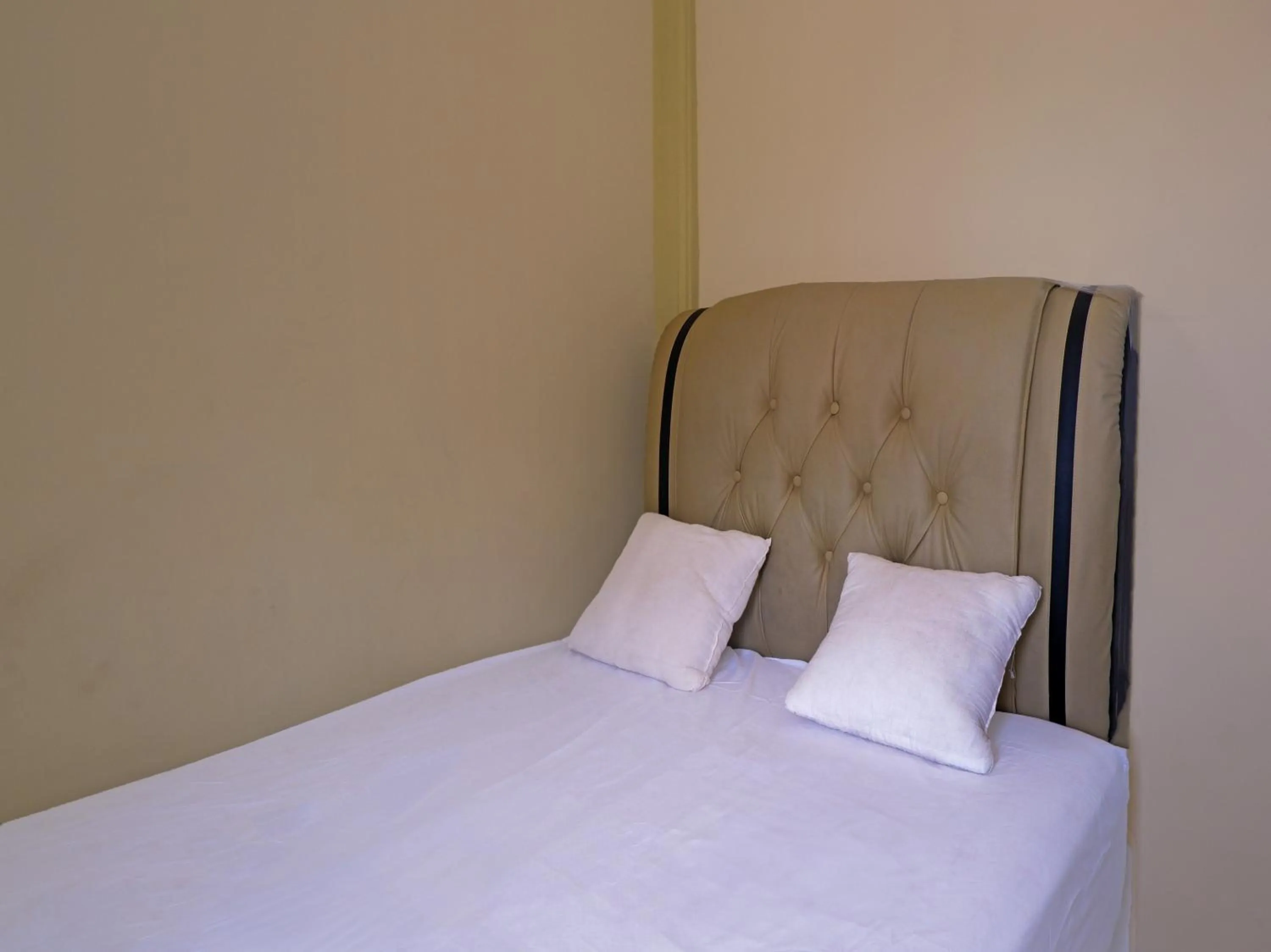 Bedroom, Bed in OYO Life 92632 Kost Pondok Kito