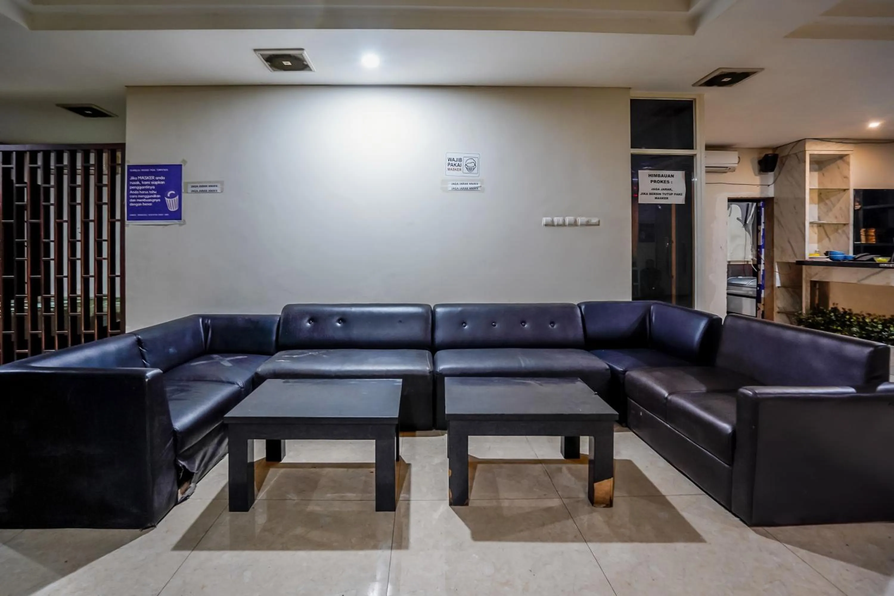 Lobby or reception in Super OYO Capital O 92633 Spring Hotel Gubeng