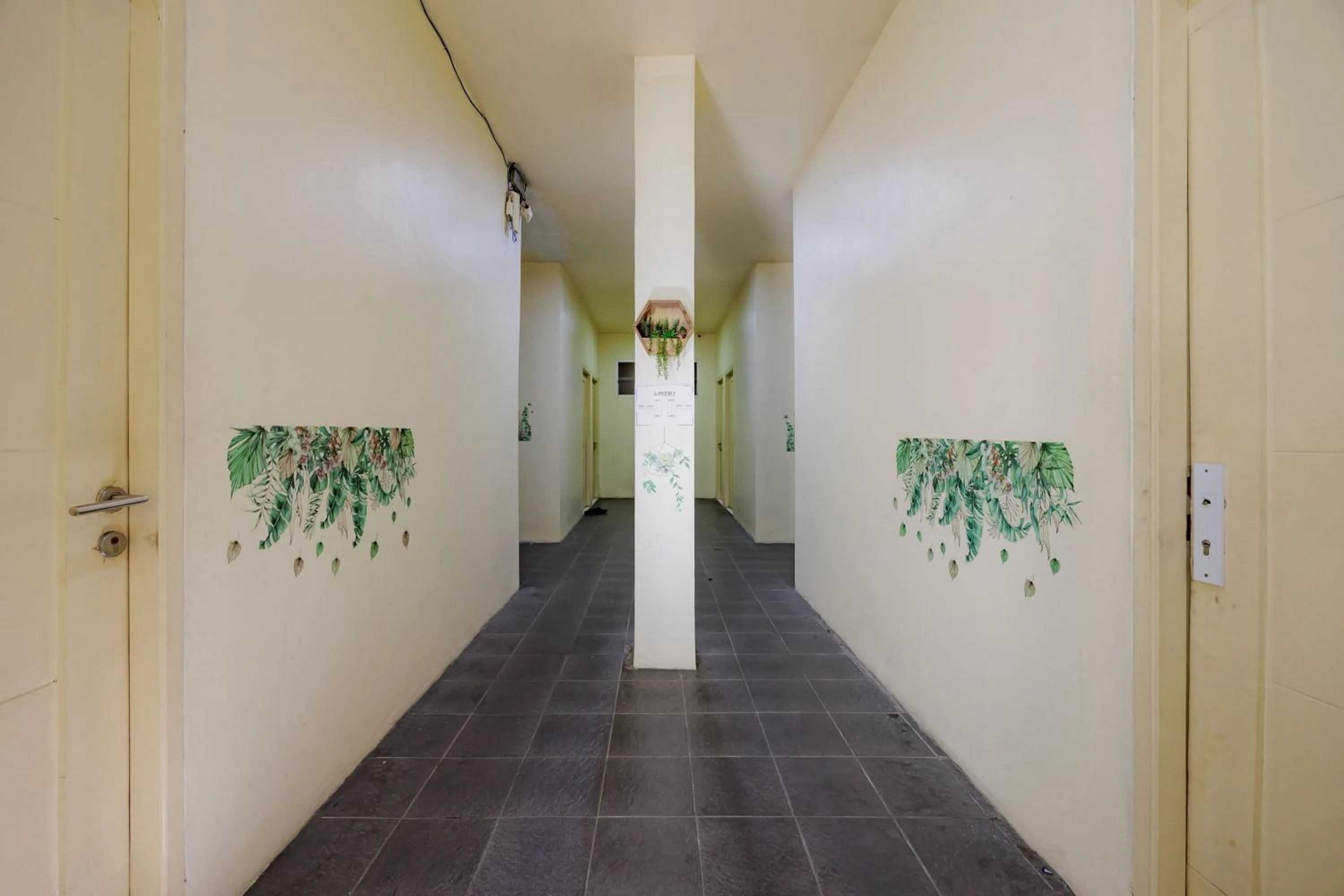 RedDoorz near Soekarno Hatta Airport 3