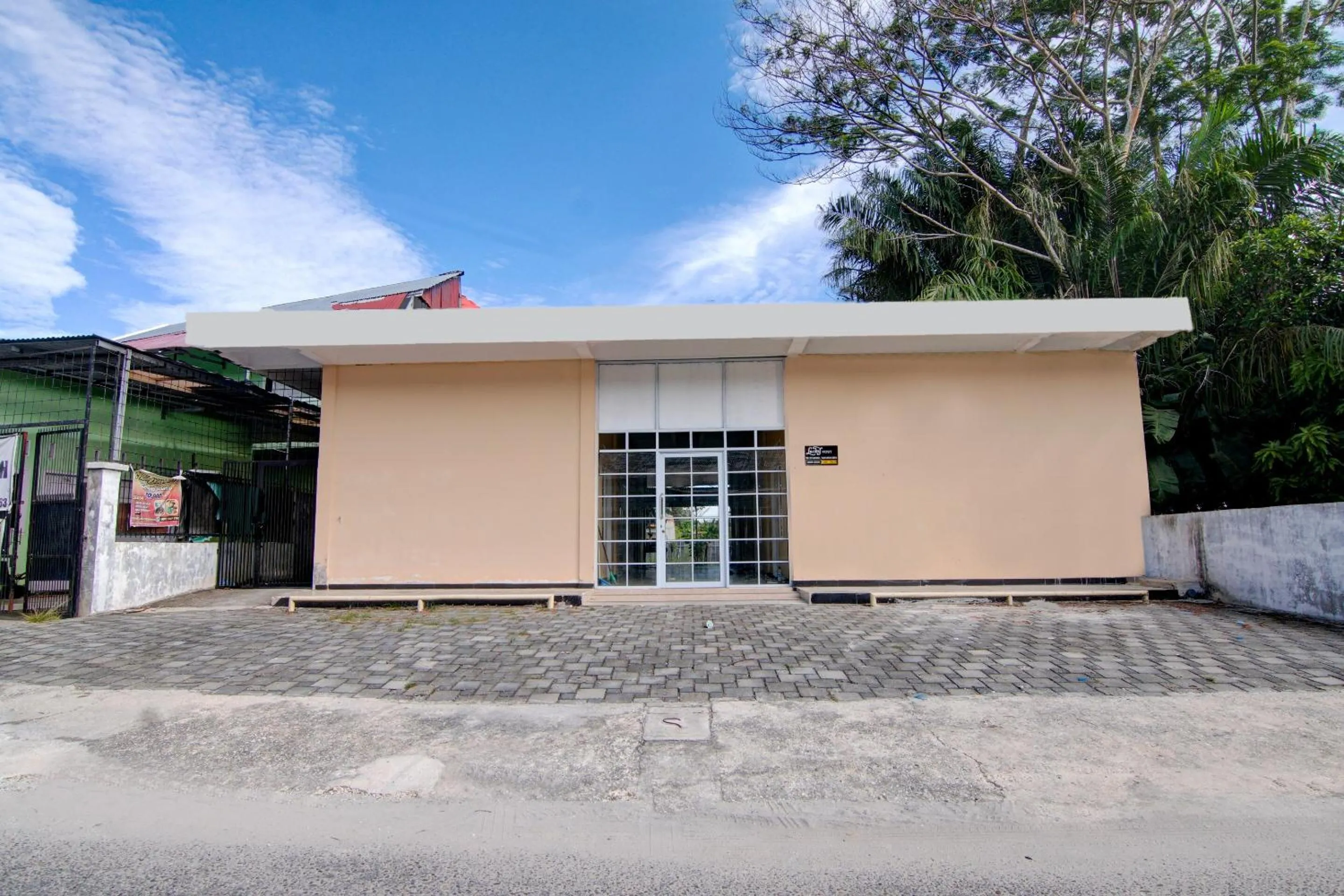 Facade/entrance in Hotel O Homestay Baiturrahmah Syariah