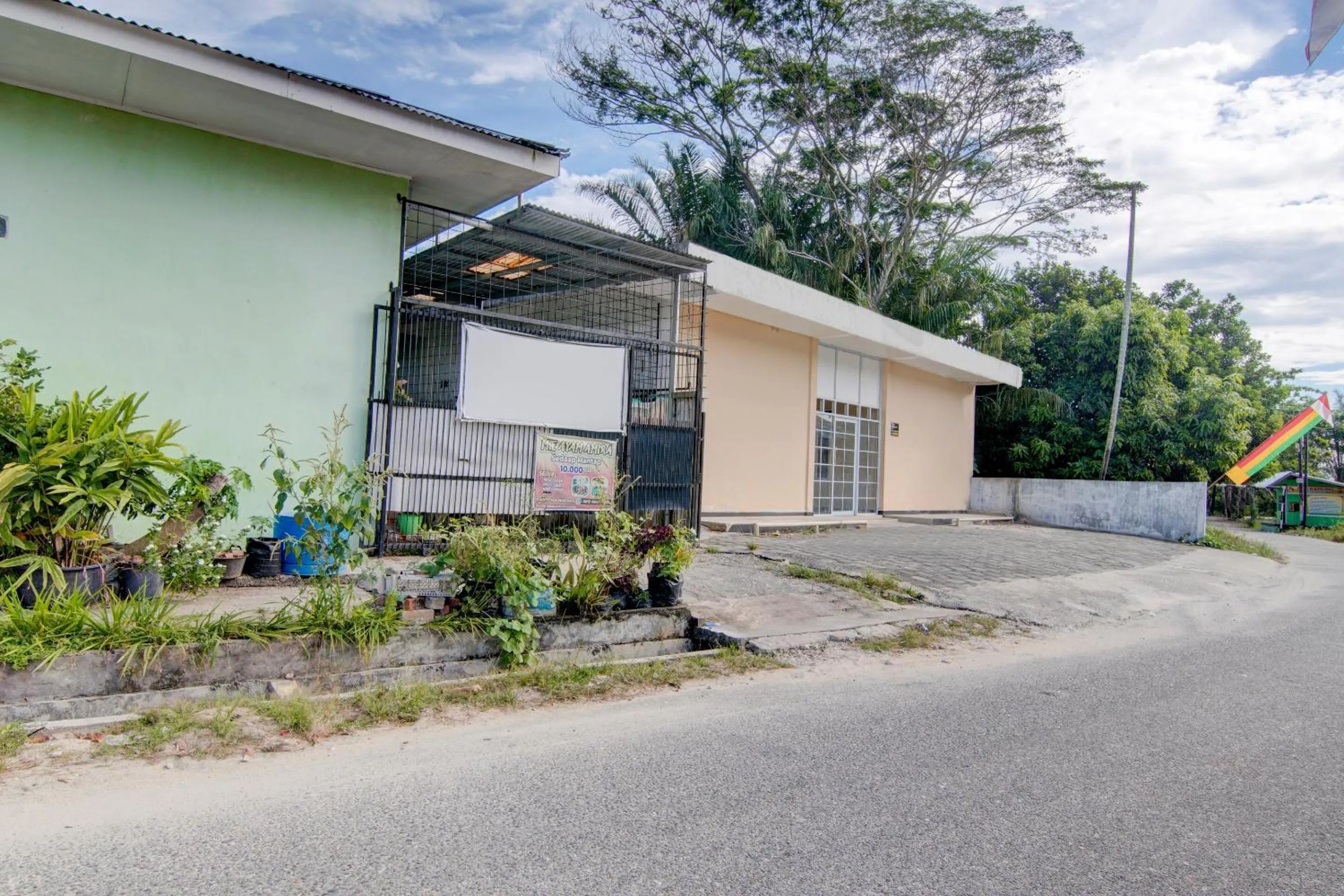 Facade/entrance in Hotel O Homestay Baiturrahmah Syariah
