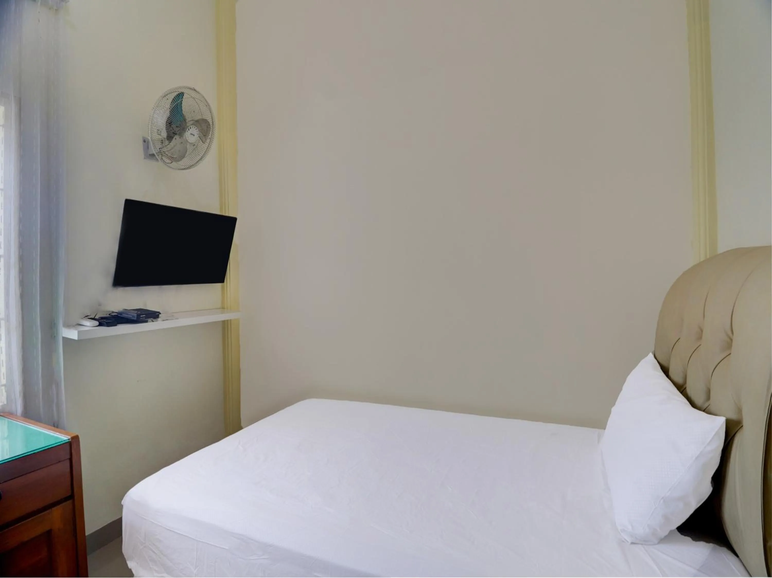 Bedroom, Bed in OYO Life 92637 Kost Arya Exclusive