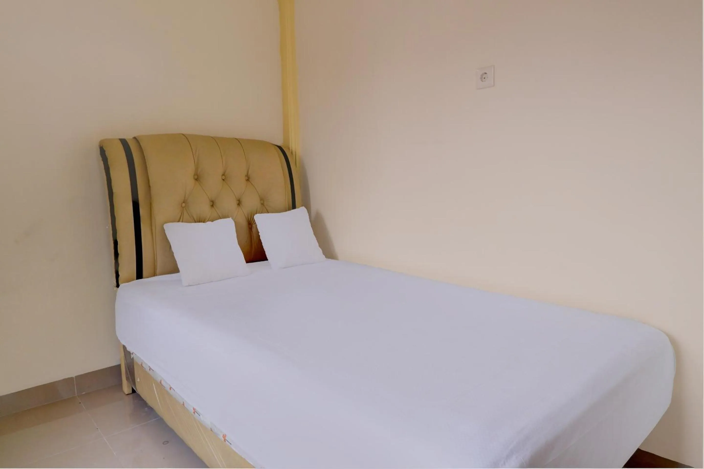 Bedroom, Bed in OYO Life 92637 Kost Arya Exclusive